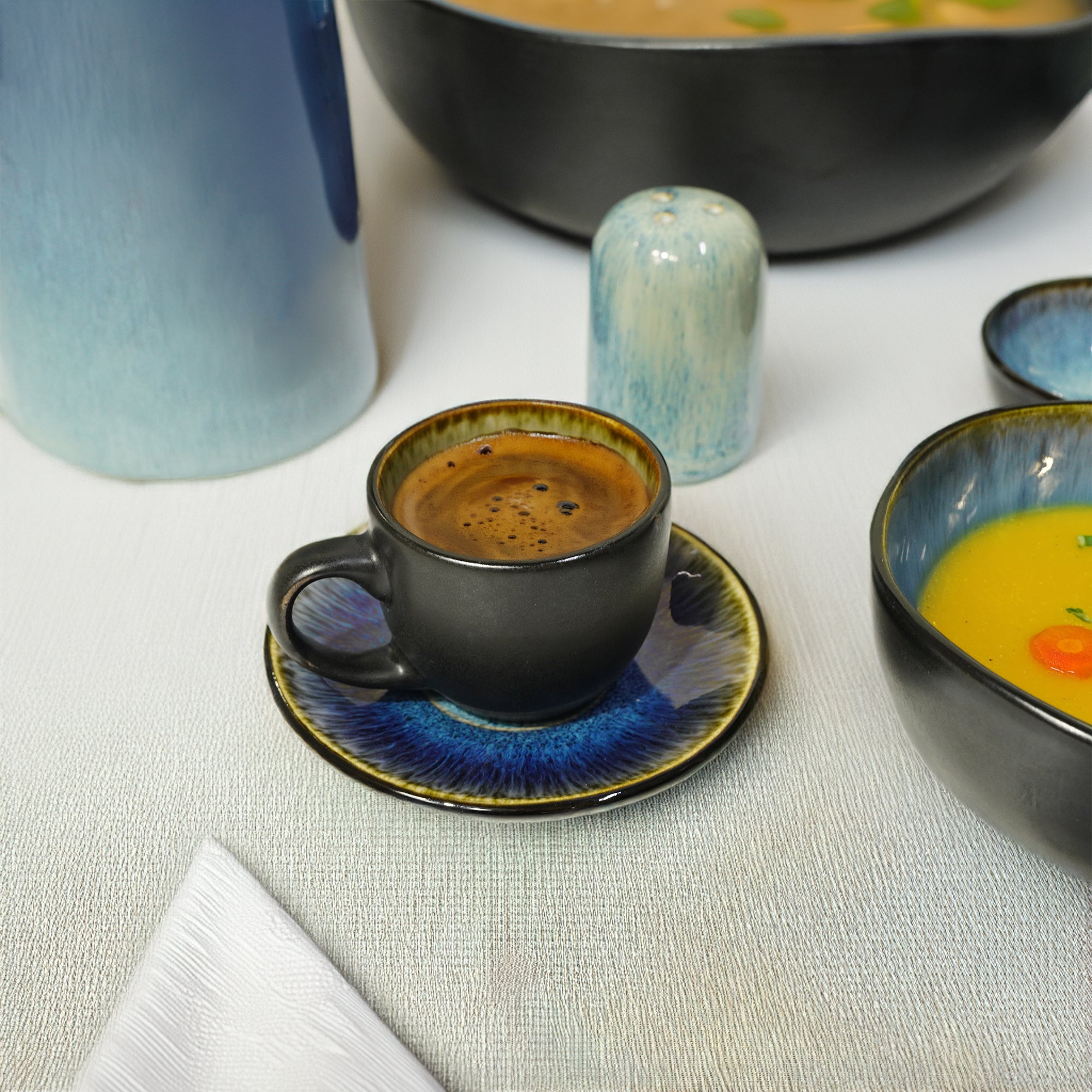 Blue wave Cups/Saucer Black and Blue HZ4333/32 - cups - ebarza Furniture UAE | Shop Modern Furniture in Abu Dhabi & Dubai - مفروشات ايبازرا في الامارات | تسوق اثاث عصري وديكورات مميزة في دبي وابوظبي