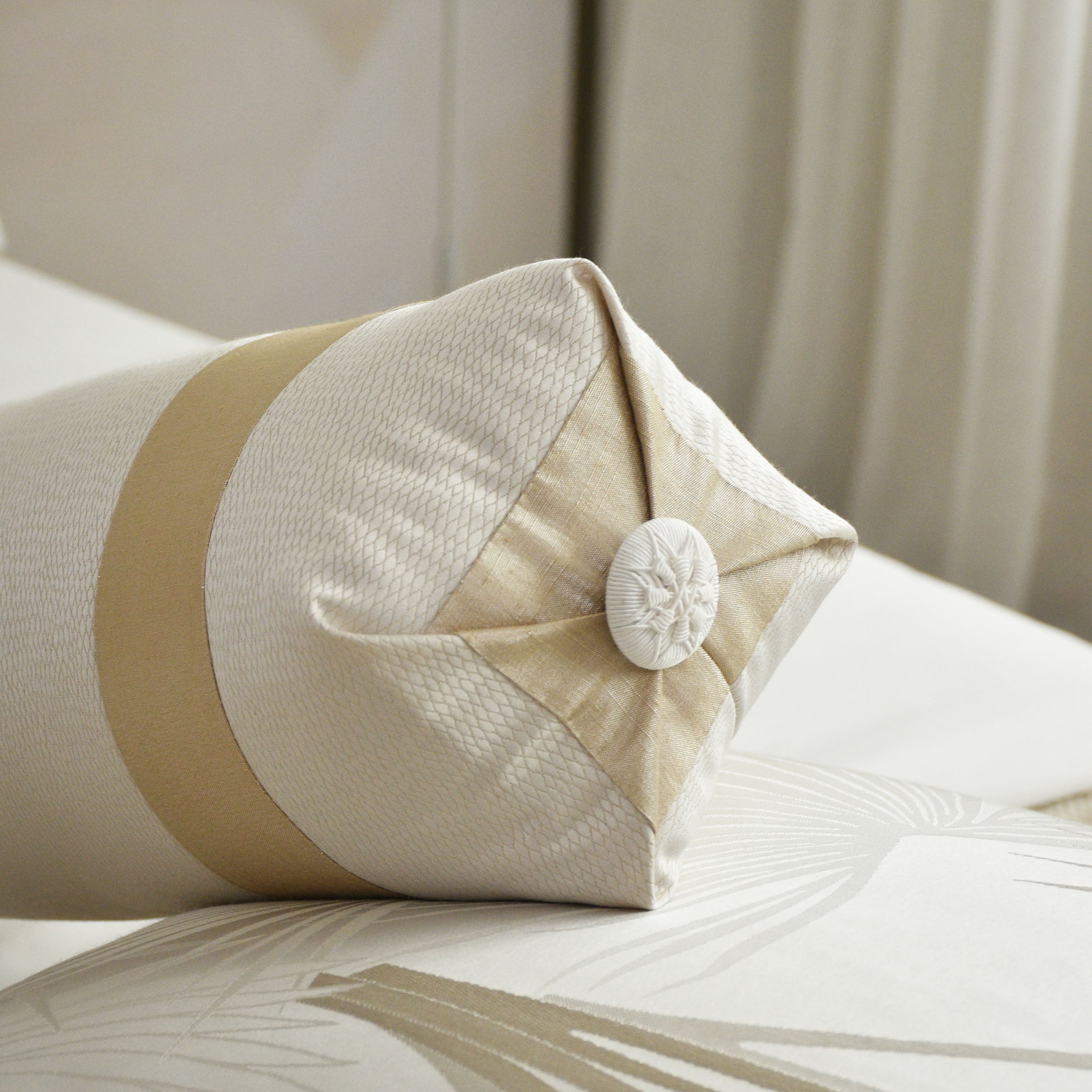 13*13*62 SKJH Mary Spliced Candy Cushion (with filling) - ECC071 - Cushions - ebarza Furniture UAE | Shop Modern Furniture in Abu Dhabi & Dubai - مفروشات ايبازرا في الامارات | تسوق اثاث عصري وديكورات مميزة في دبي وابوظبي