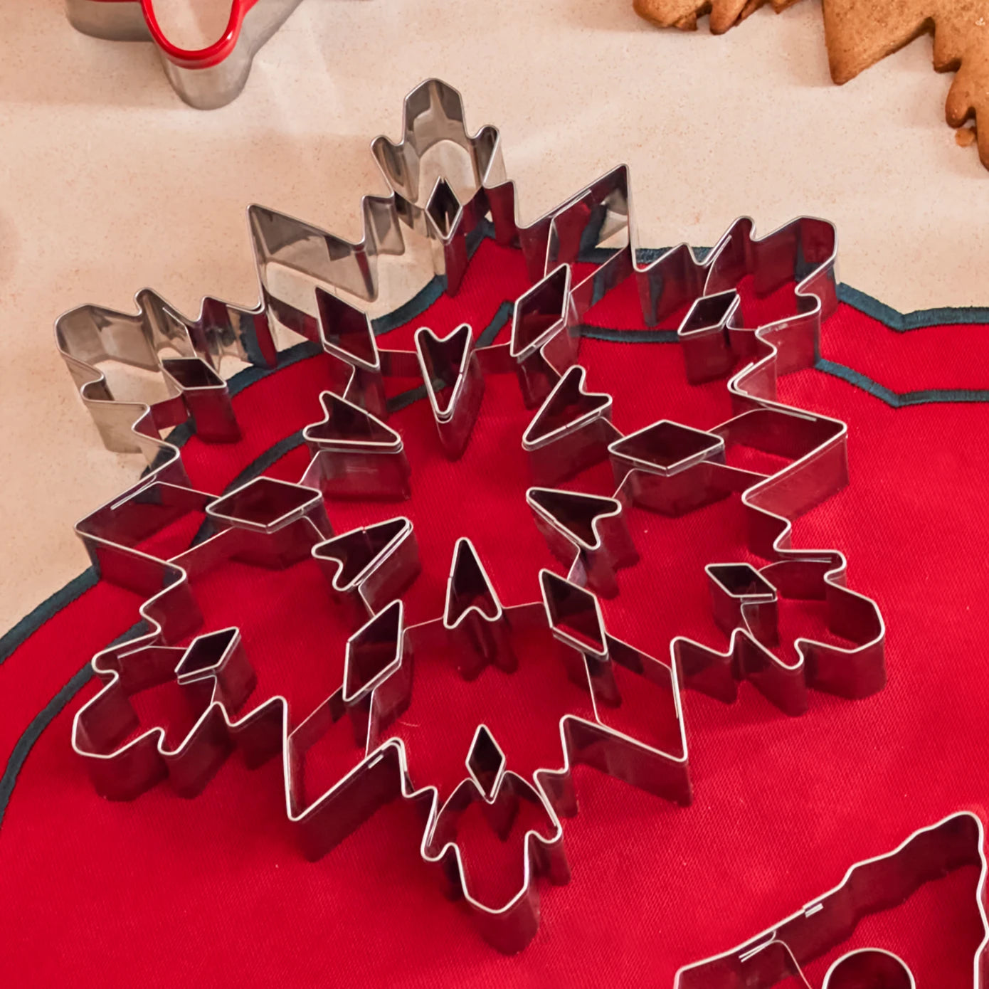 Karaca New Year Snowflake Cookie Mold 153.03.06.8593 - Cookware Sets - ebarza Furniture UAE | Shop Modern Furniture in Abu Dhabi & Dubai - مفروشات ايبازرا في الامارات | تسوق اثاث عصري وديكورات مميزة في دبي وابوظبي
