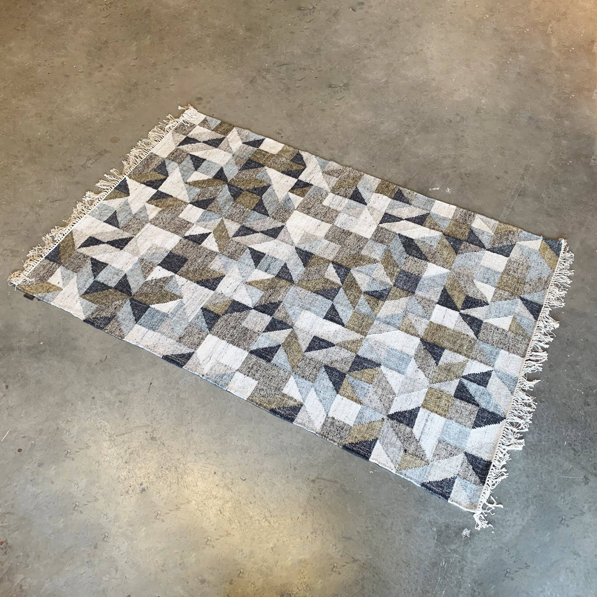 200X300 Cm Bolton Handmade Wool Rug Bolton Blt-83-Xl - Rugs - ebarza Furniture UAE | Shop Modern Furniture in Abu Dhabi & Dubai - مفروشات ايبازرا في الامارات | تسوق اثاث عصري وديكورات مميزة في دبي وابوظبي