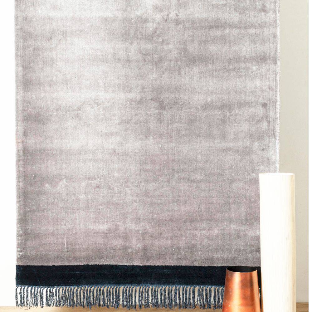 230X160 Cm Hand Woven Viscose Carpet Breta-Bet-06-L - Rugs - ebarza Furniture UAE | Shop Modern Furniture in Abu Dhabi & Dubai - مفروشات ايبازرا في الامارات | تسوق اثاث عصري وديكورات مميزة في دبي وابوظبي