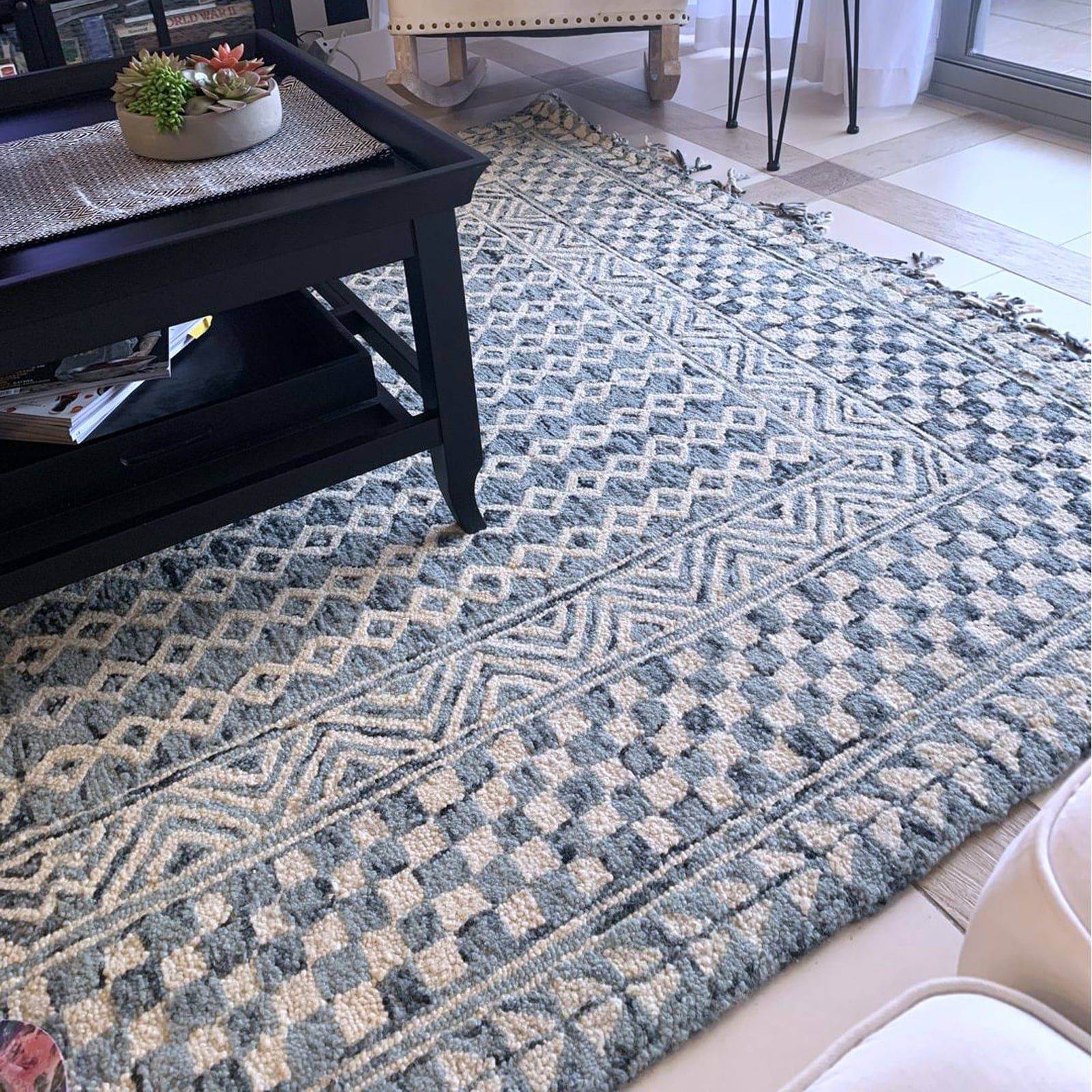 230X160 Cm Handmade Rug Jh-20011-L - Rugs - ebarza Furniture UAE | Shop Modern Furniture in Abu Dhabi & Dubai - مفروشات ايبازرا في الامارات | تسوق اثاث عصري وديكورات مميزة في دبي وابوظبي