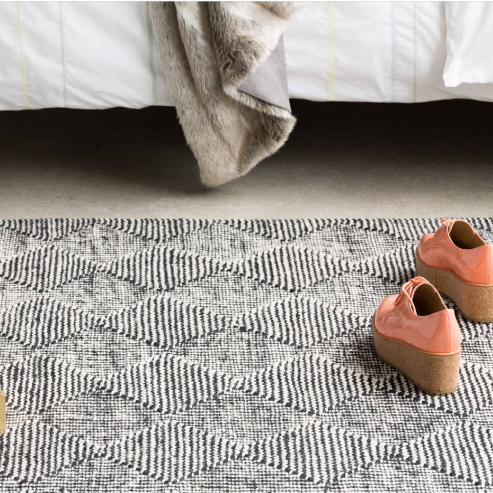 230X160 Cm Handmade Wool Rug Calvin-Cv-04-Raven-L - Rugs - ebarza Furniture UAE | Shop Modern Furniture in Abu Dhabi & Dubai - مفروشات ايبازرا في الامارات | تسوق اثاث عصري وديكورات مميزة في دبي وابوظبي