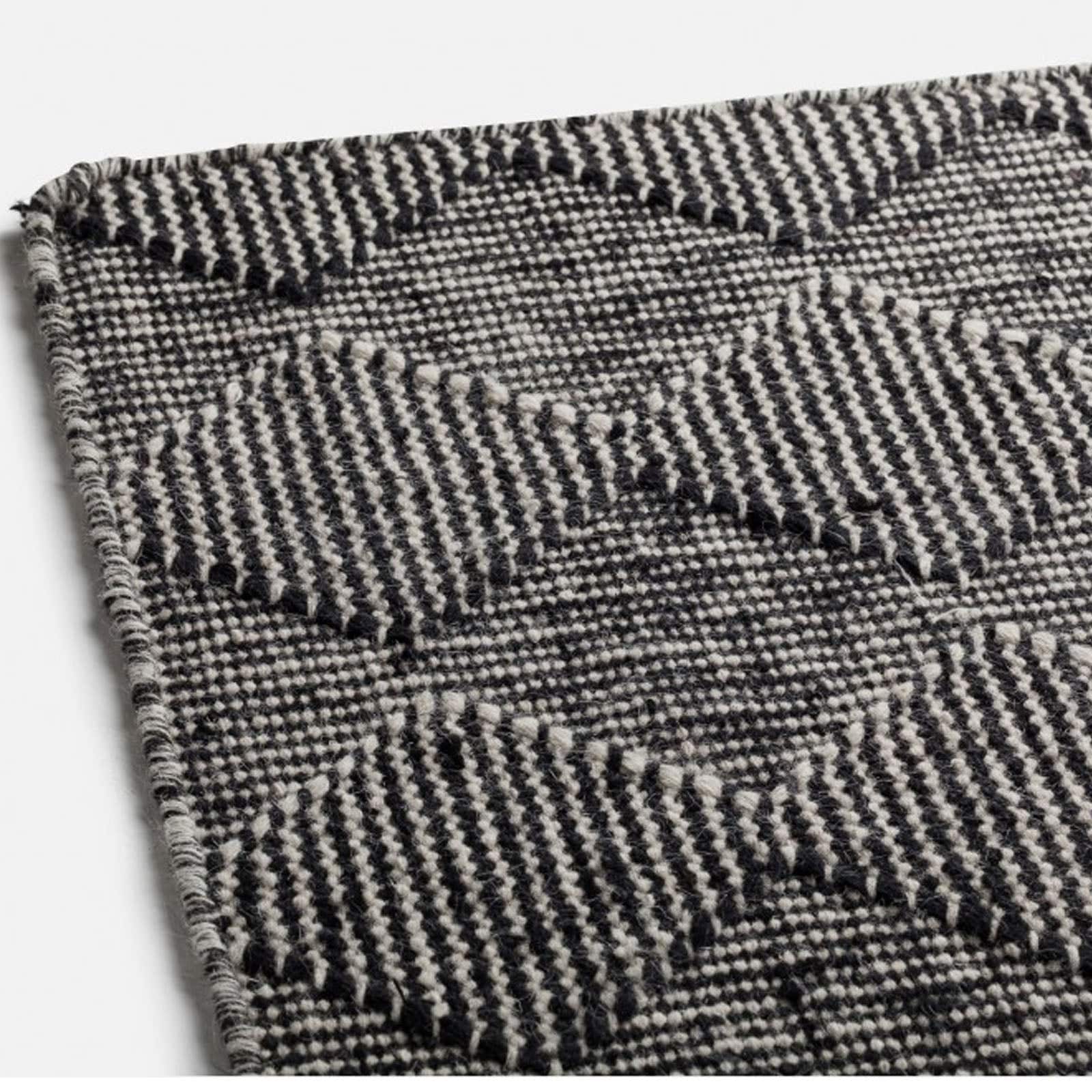 230X160 Cm Handmade Wool Rug Calvin-Cv-04-Raven-L - Rugs - ebarza Furniture UAE | Shop Modern Furniture in Abu Dhabi & Dubai - مفروشات ايبازرا في الامارات | تسوق اثاث عصري وديكورات مميزة في دبي وابوظبي