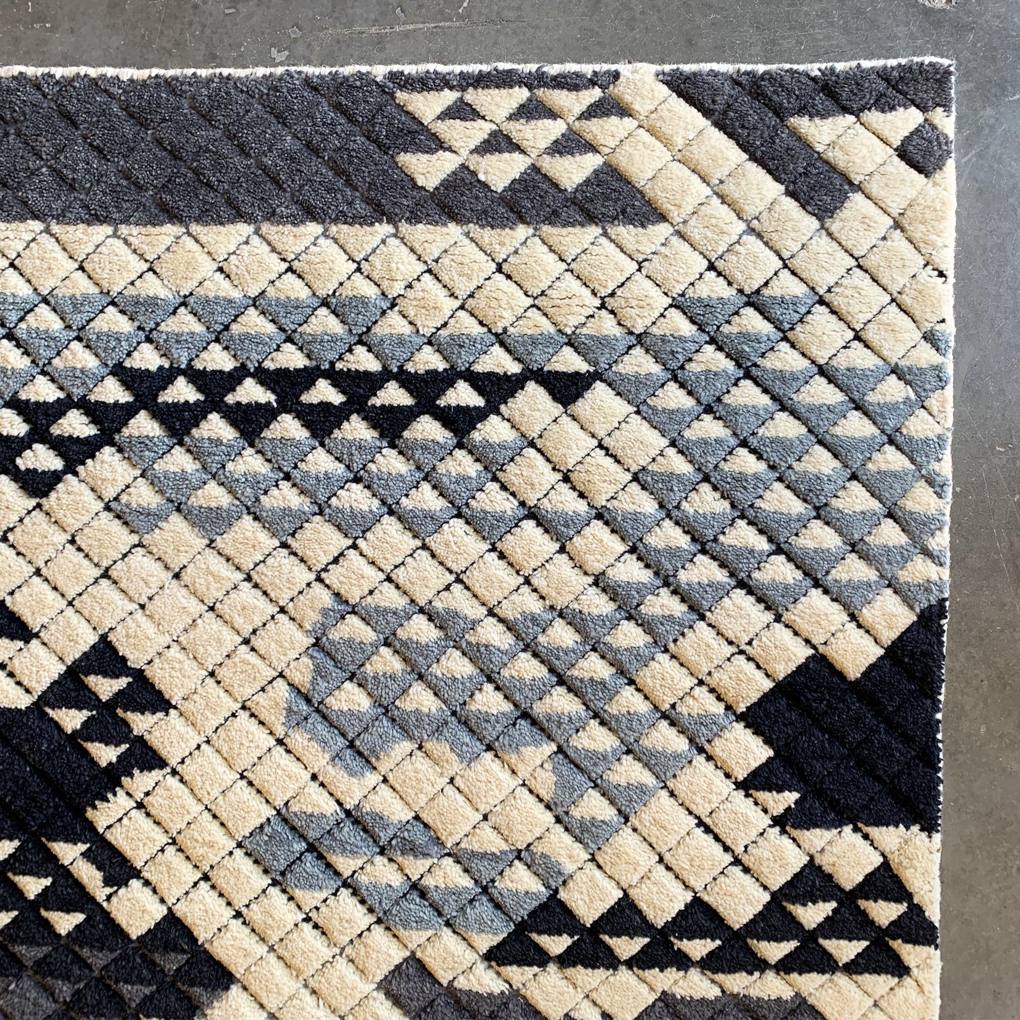 230X160 Cm Handmade Wool Rug Jh-20731-L - Rugs - ebarza Furniture UAE | Shop Modern Furniture in Abu Dhabi & Dubai - مفروشات ايبازرا في الامارات | تسوق اثاث عصري وديكورات مميزة في دبي وابوظبي