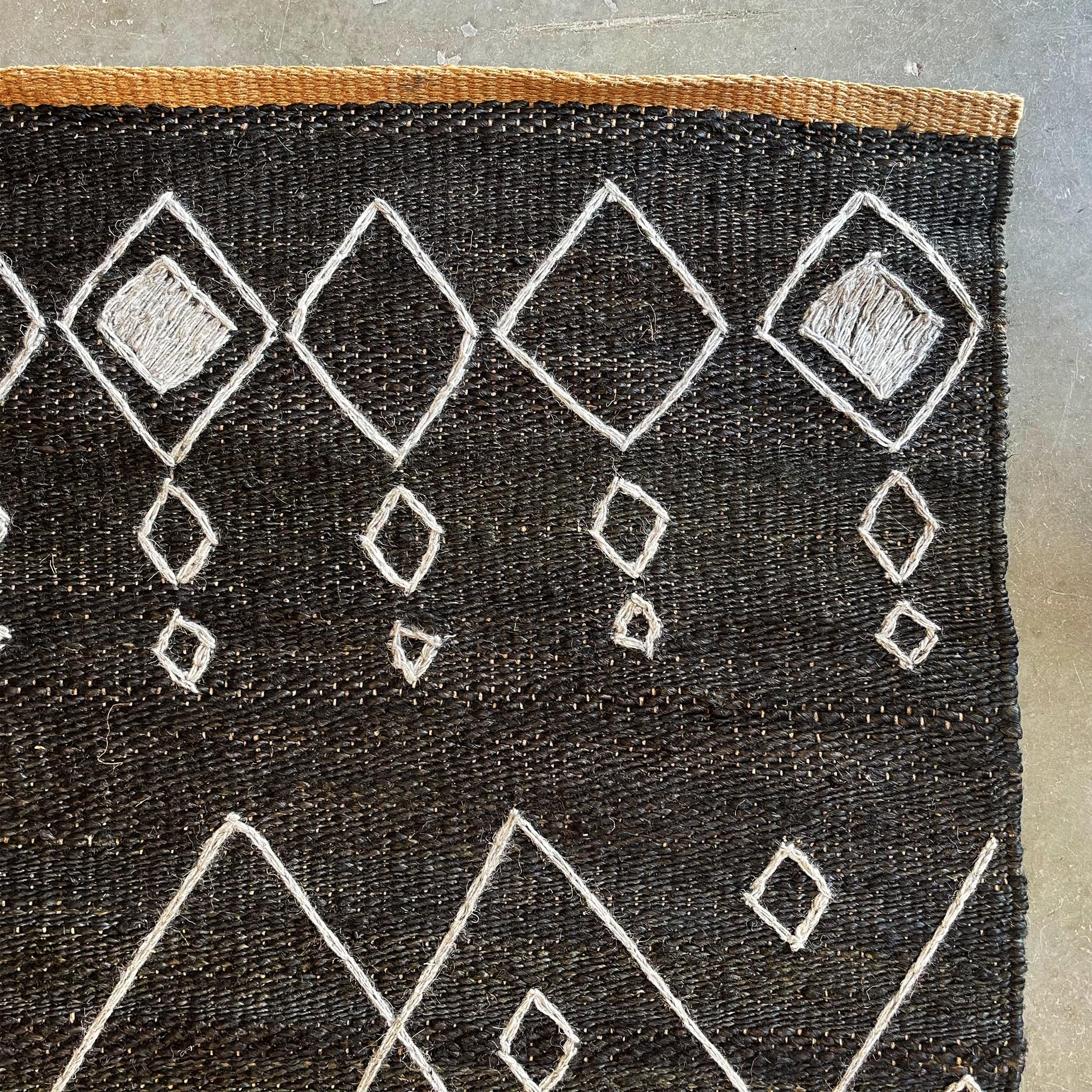 230X160 Cm Noville Handmade Wool Rug Noville Nvl-02-M - Rugs - ebarza Furniture UAE | Shop Modern Furniture in Abu Dhabi & Dubai - مفروشات ايبازرا في الامارات | تسوق اثاث عصري وديكورات مميزة في دبي وابوظبي