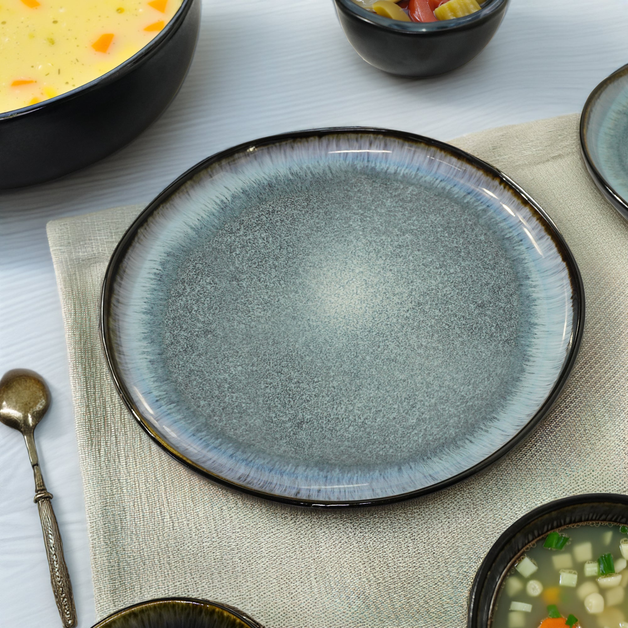 Blue Wave Dinner Plate Black and Blue HZ3092 - Plates - ebarza Furniture UAE | Shop Modern Furniture in Abu Dhabi & Dubai - مفروشات ايبازرا في الامارات | تسوق اثاث عصري وديكورات مميزة في دبي وابوظبي