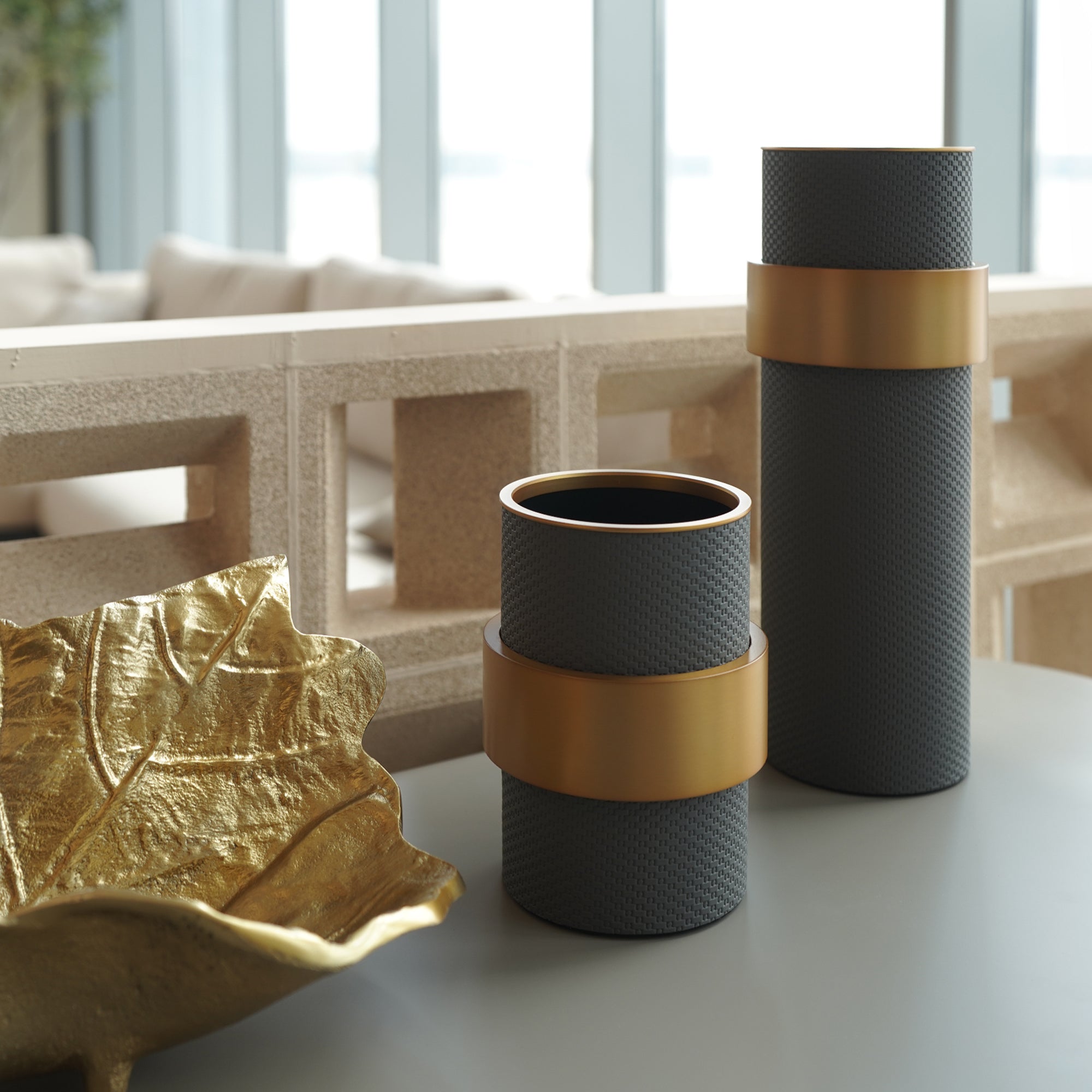 DARK GREY & ANQITU FLOWE VASE-S DD220402CS - Trays - ebarza Furniture UAE | Shop Modern Furniture in Abu Dhabi & Dubai - مفروشات ايبازرا في الامارات | تسوق اثاث عصري وديكورات مميزة في دبي وابوظبي