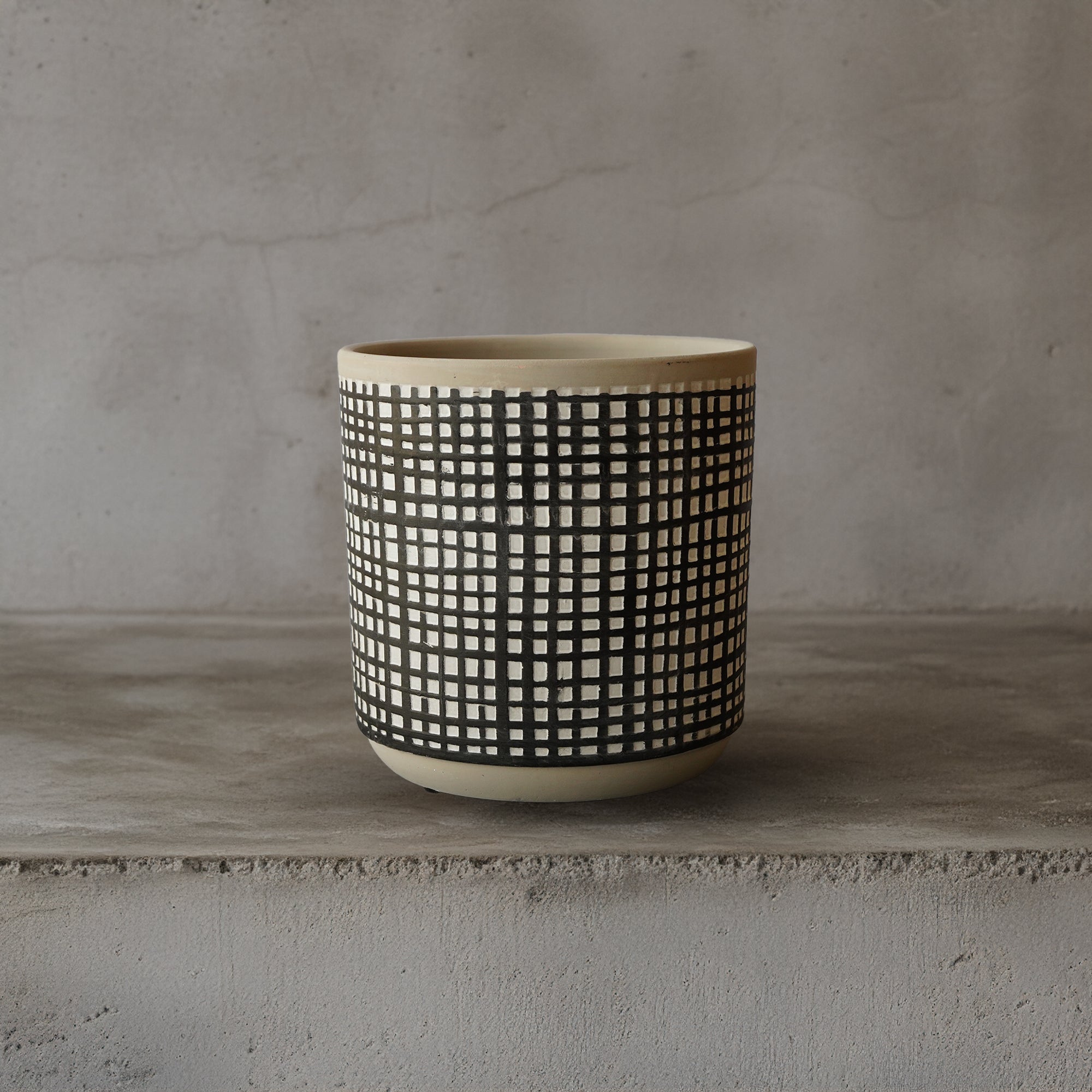 Classic Checkered Outdoor/indoor Black Cement Planter Box 8040B-56 - Planter Boxes - ebarza Furniture UAE | Shop Modern Furniture in Abu Dhabi & Dubai - مفروشات ايبازرا في الامارات | تسوق اثاث عصري وديكورات مميزة في دبي وابوظبي