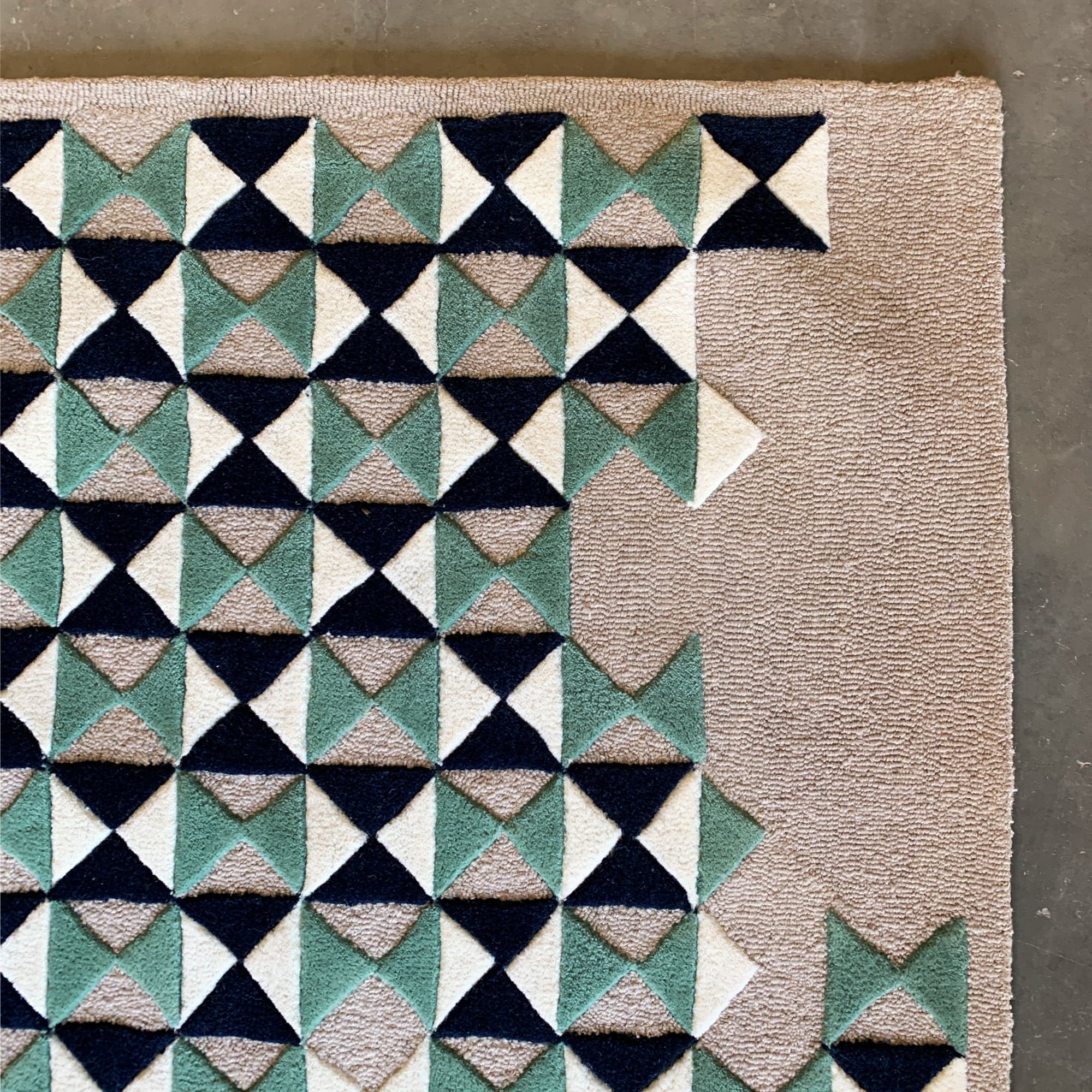 300X200 Cm Handmade Wool Rug Jh-20738-Xl - Rugs - ebarza Furniture UAE | Shop Modern Furniture in Abu Dhabi & Dubai - مفروشات ايبازرا في الامارات | تسوق اثاث عصري وديكورات مميزة في دبي وابوظبي