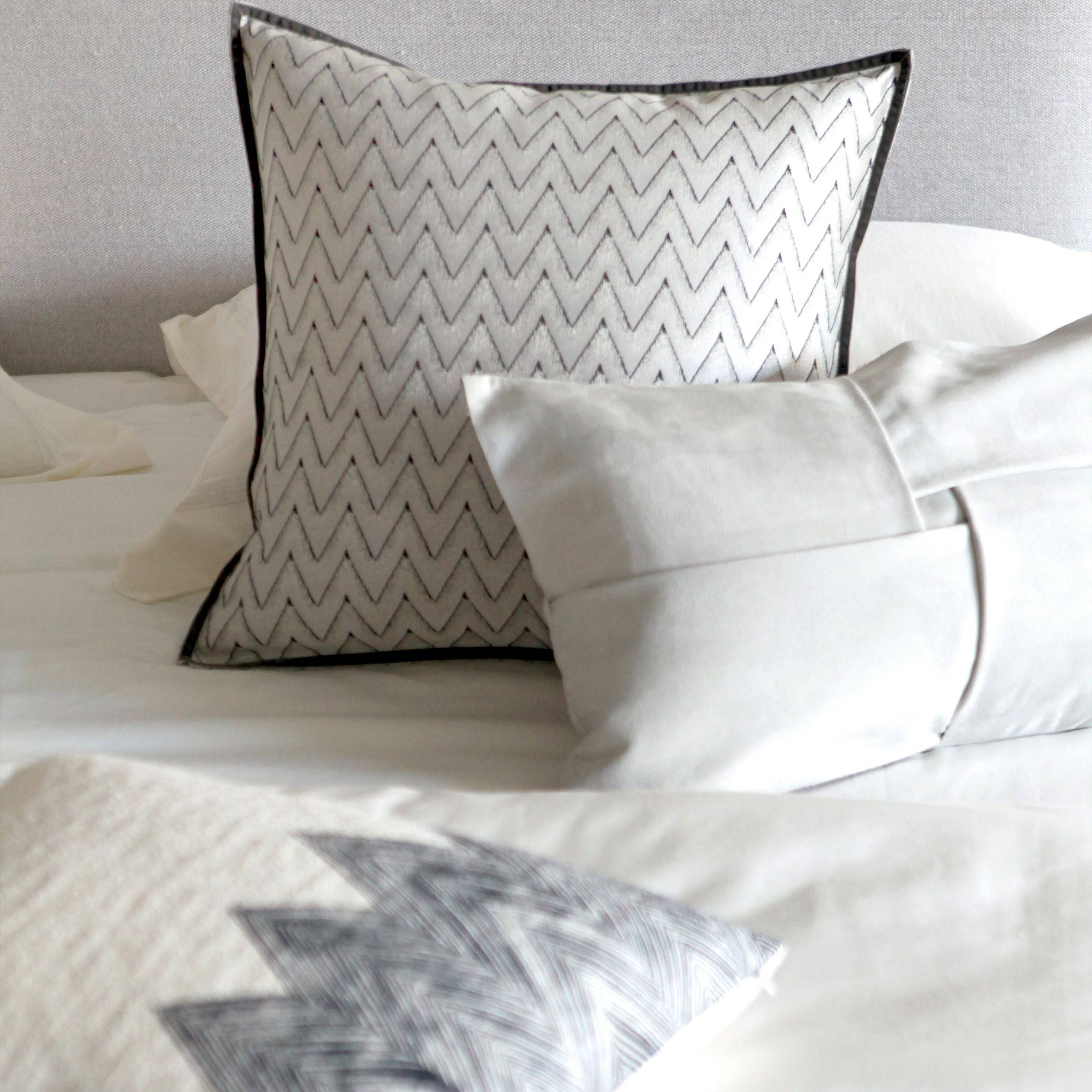 30X55 Cm Double Sedan Bridge Imitation Leather Cushion Ecc043 - Cushions - ebarza Furniture UAE | Shop Modern Furniture in Abu Dhabi & Dubai - مفروشات ايبازرا في الامارات | تسوق اثاث عصري وديكورات مميزة في دبي وابوظبي