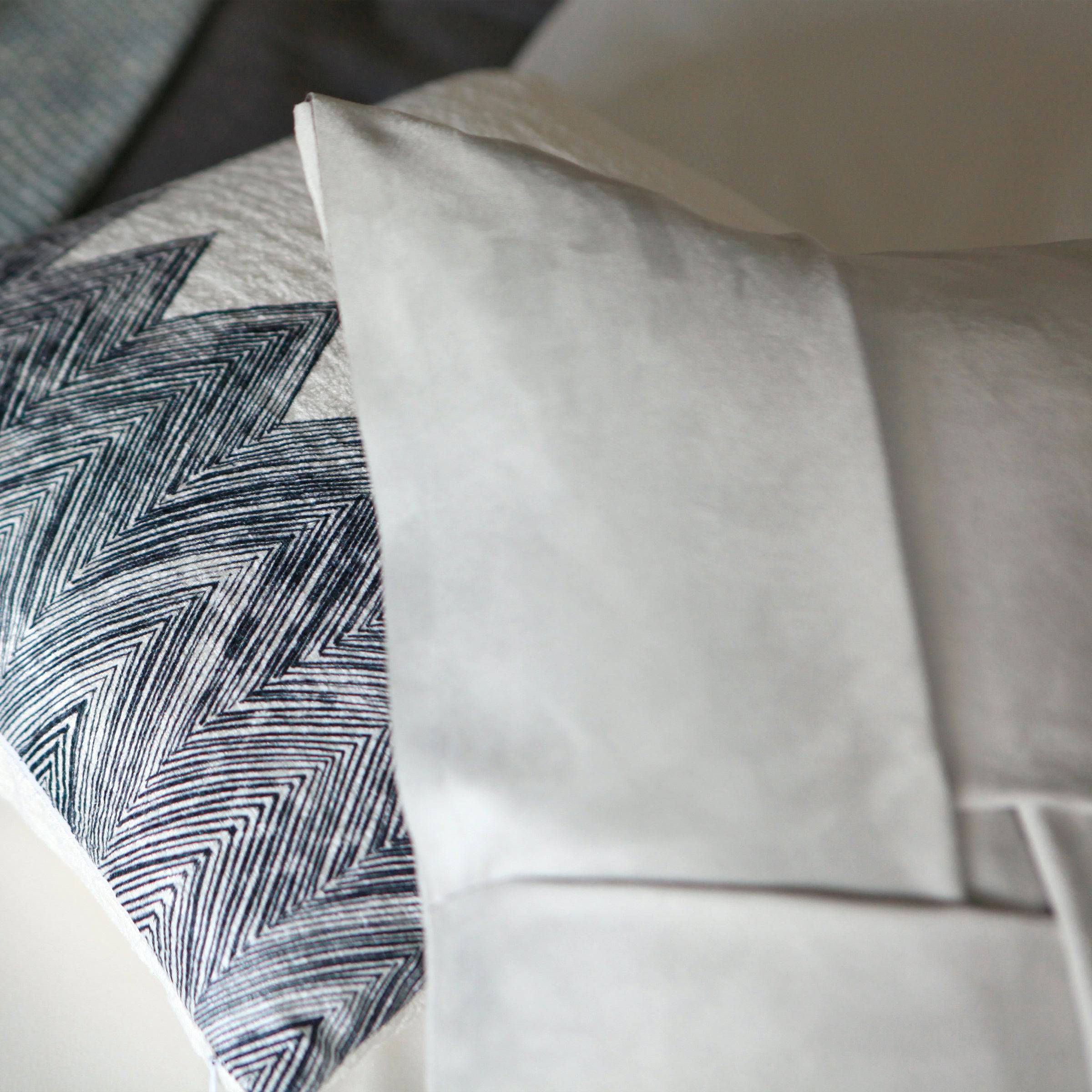 30X55 Cm Double Sedan Bridge Imitation Leather Cushion Ecc043 - Cushions - ebarza Furniture UAE | Shop Modern Furniture in Abu Dhabi & Dubai - مفروشات ايبازرا في الامارات | تسوق اثاث عصري وديكورات مميزة في دبي وابوظبي