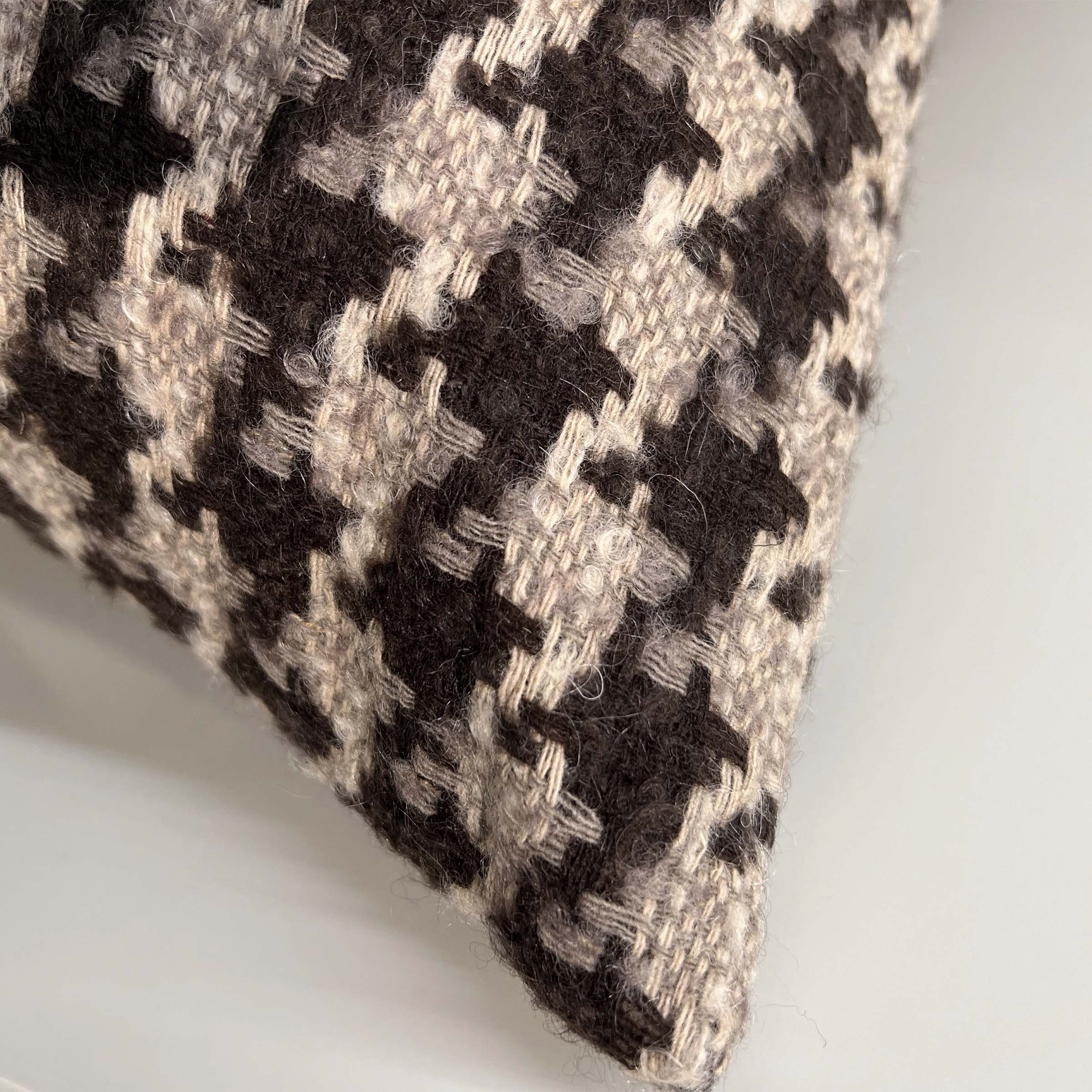 45*45 Mario Wool Blend Cushion - ECC084 - Cushions - ebarza Furniture UAE | Shop Modern Furniture in Abu Dhabi & Dubai - مفروشات ايبازرا في الامارات | تسوق اثاث عصري وديكورات مميزة في دبي وابوظبي