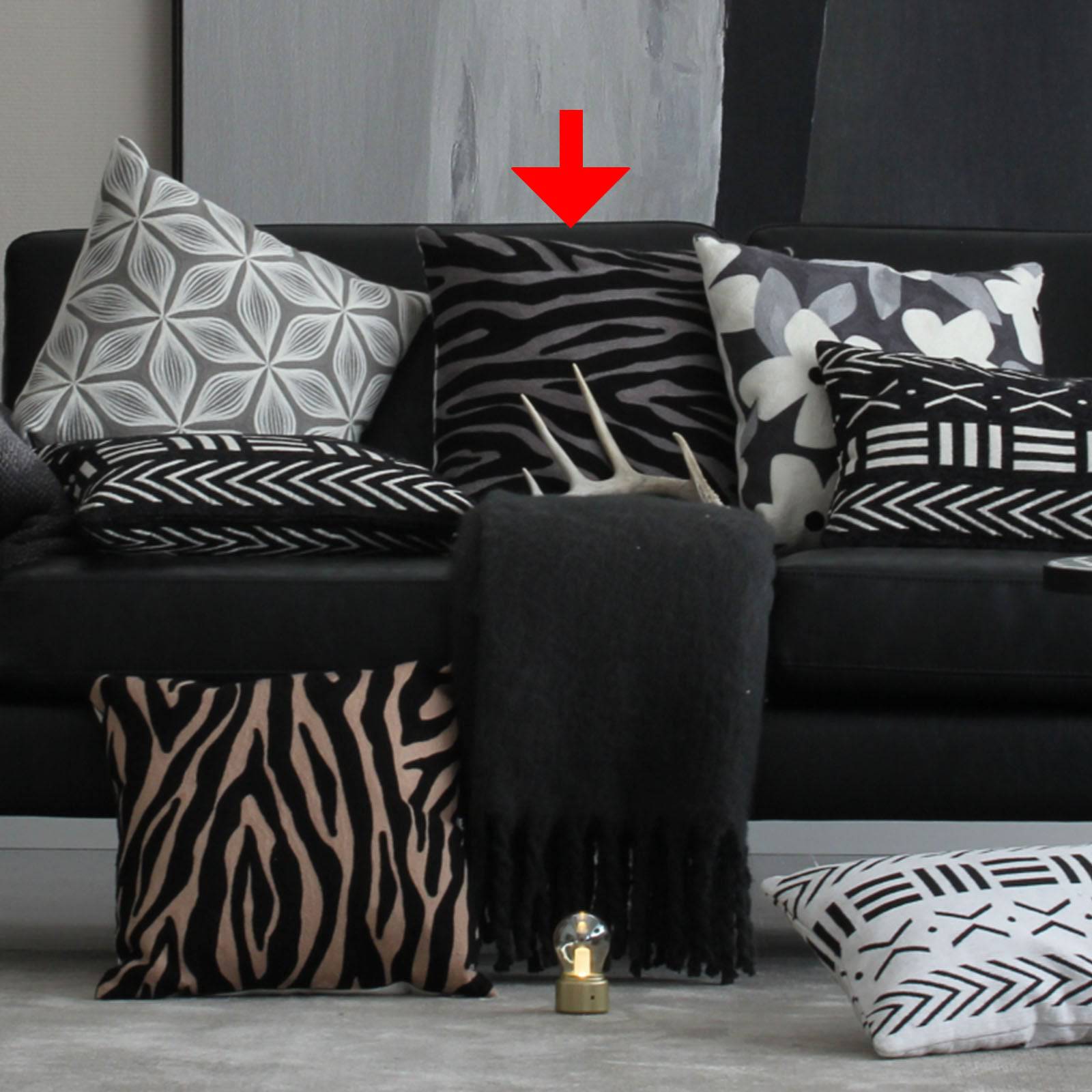 45X45 Cm Cushion Cover 190402Fx-008-4 - Cushions - ebarza Furniture UAE | Shop Modern Furniture in Abu Dhabi & Dubai - مفروشات ايبازرا في الامارات | تسوق اثاث عصري وديكورات مميزة في دبي وابوظبي