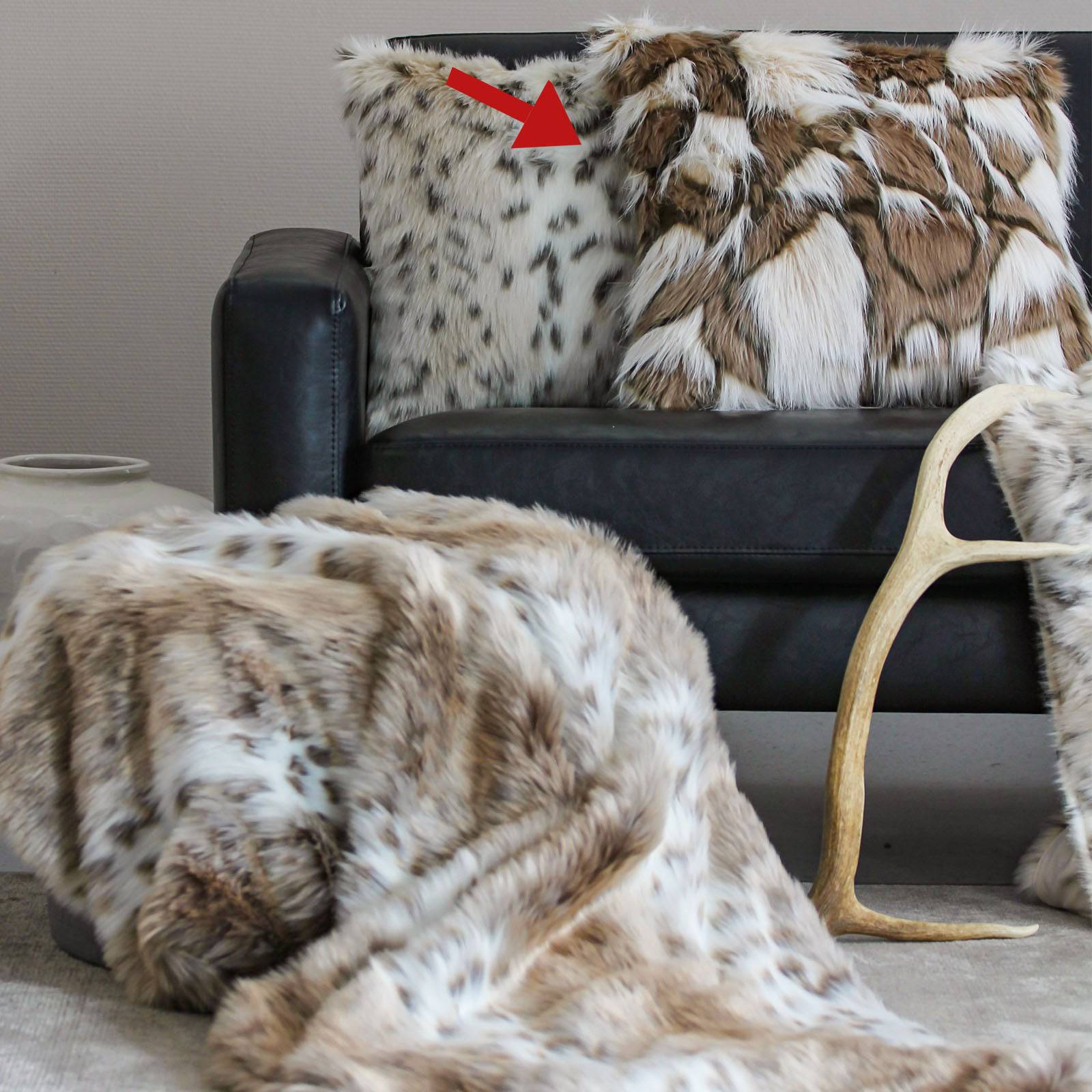 45X45 Cm Cushion Cover 2288-002-1-Brwon - Cushions - ebarza Furniture UAE | Shop Modern Furniture in Abu Dhabi & Dubai - مفروشات ايبازرا في الامارات | تسوق اثاث عصري وديكورات مميزة في دبي وابوظبي