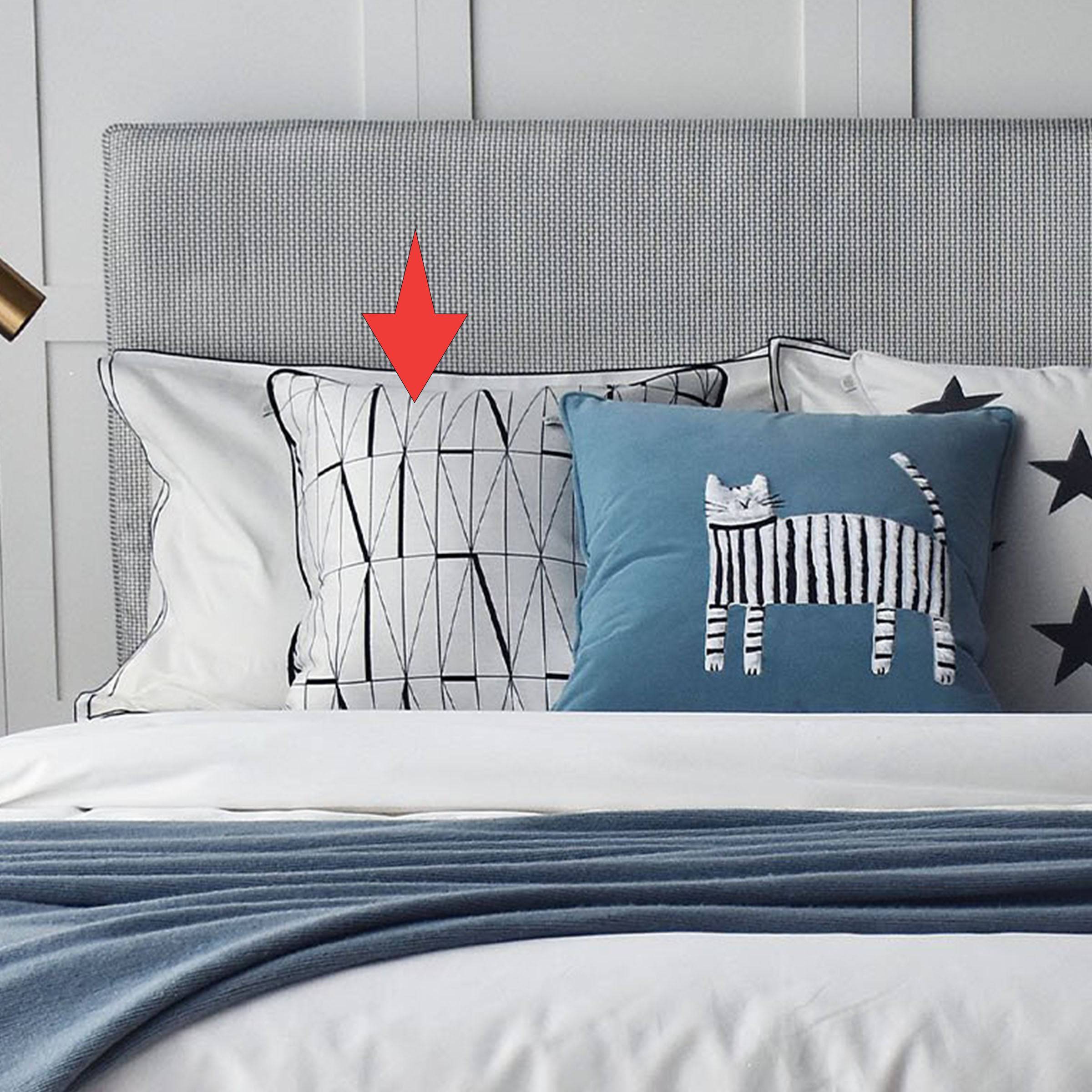 45X45 Cm Jack Jacquard Throw Cushion Ecc-031 - Cushions - ebarza Furniture UAE | Shop Modern Furniture in Abu Dhabi & Dubai - مفروشات ايبازرا في الامارات | تسوق اثاث عصري وديكورات مميزة في دبي وابوظبي