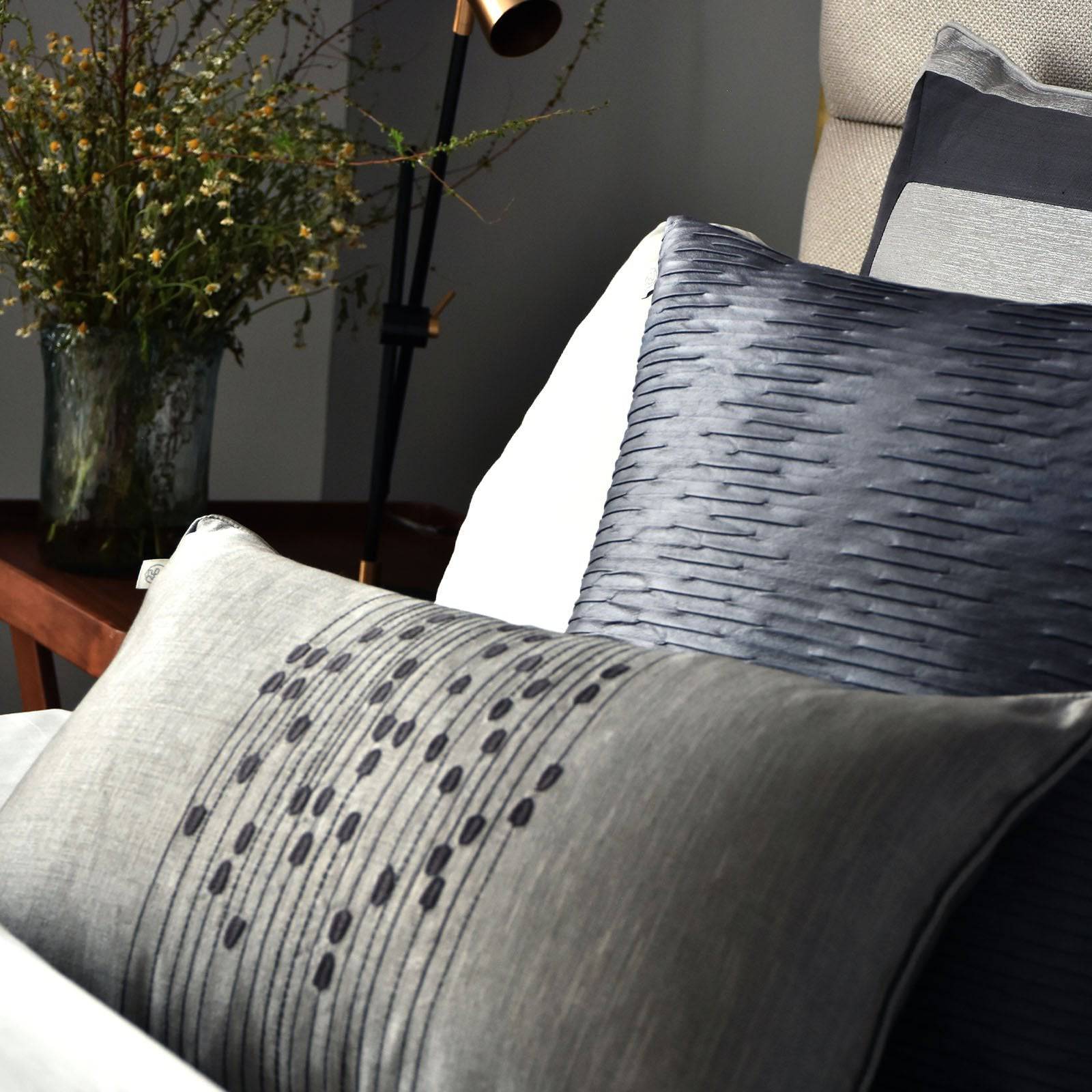 45X45 Cm Leo Imitation Leather Pleated Cushion Ecc-018 - Cushions - ebarza Furniture UAE | Shop Modern Furniture in Abu Dhabi & Dubai - مفروشات ايبازرا في الامارات | تسوق اثاث عصري وديكورات مميزة في دبي وابوظبي