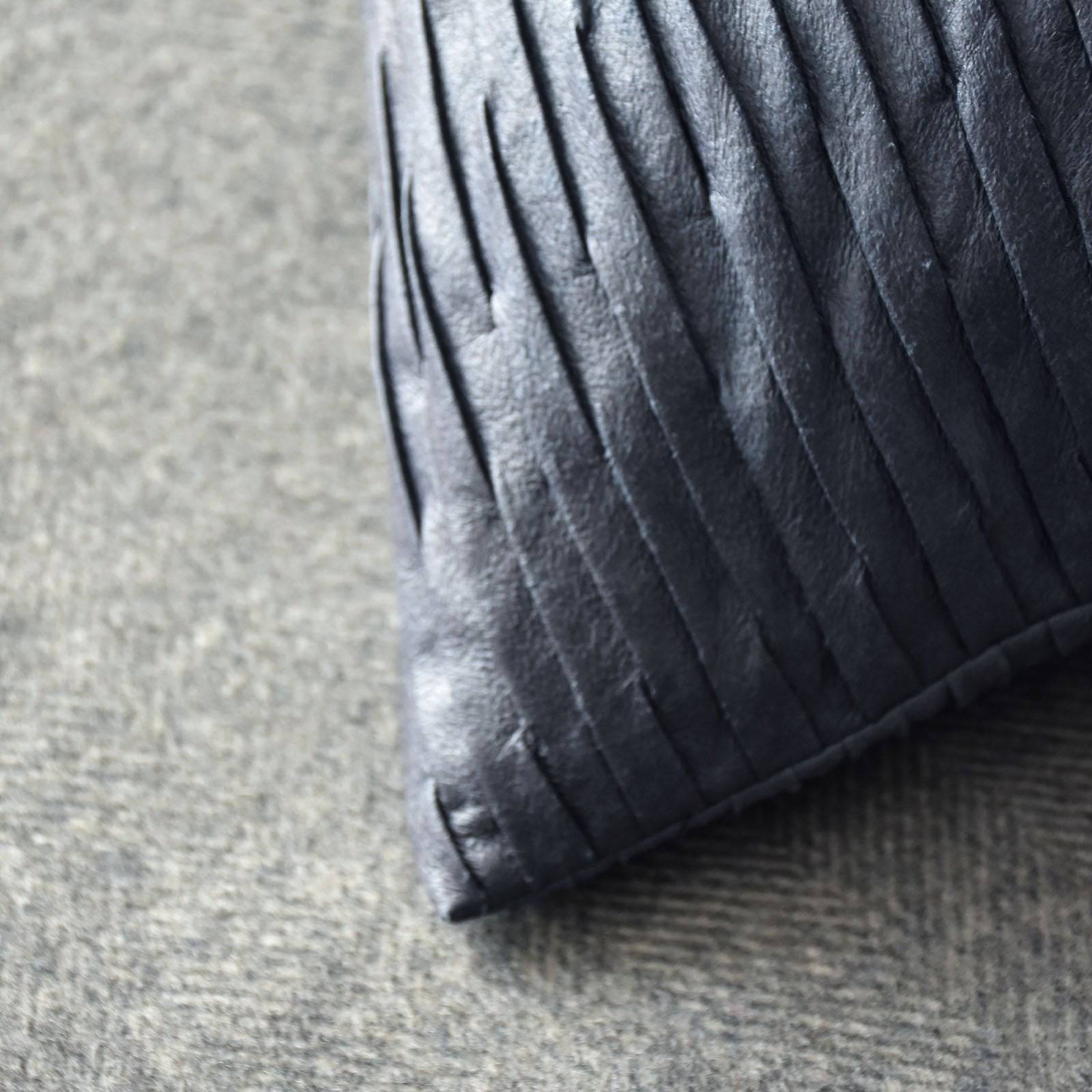 45X45 Cm Leo Imitation Leather Pleated Cushion Ecc-018 - Cushions - ebarza Furniture UAE | Shop Modern Furniture in Abu Dhabi & Dubai - مفروشات ايبازرا في الامارات | تسوق اثاث عصري وديكورات مميزة في دبي وابوظبي