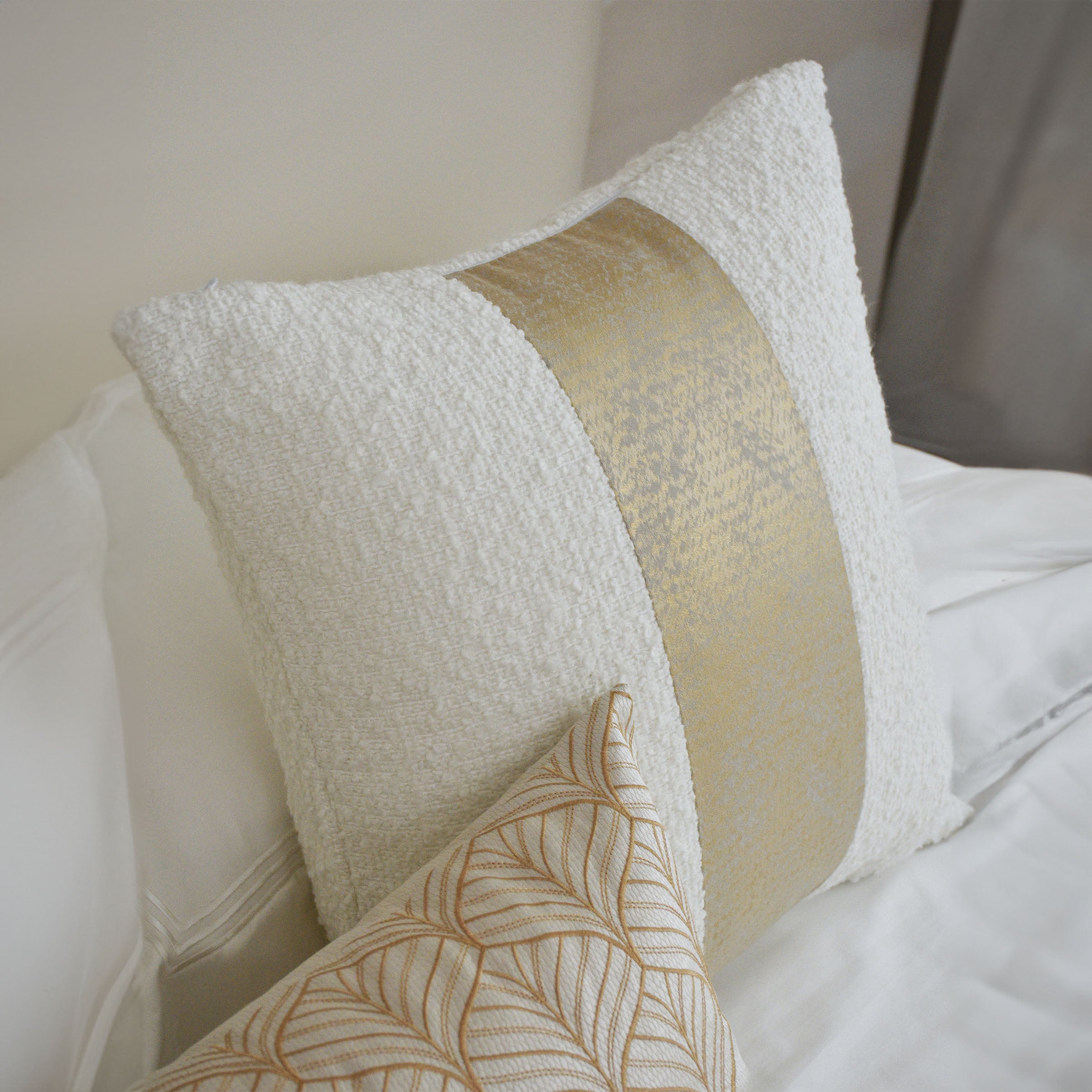 60*60 Branch Spliced Cushion - ECC070 - Cushions - ebarza Furniture UAE | Shop Modern Furniture in Abu Dhabi & Dubai - مفروشات ايبازرا في الامارات | تسوق اثاث عصري وديكورات مميزة في دبي وابوظبي