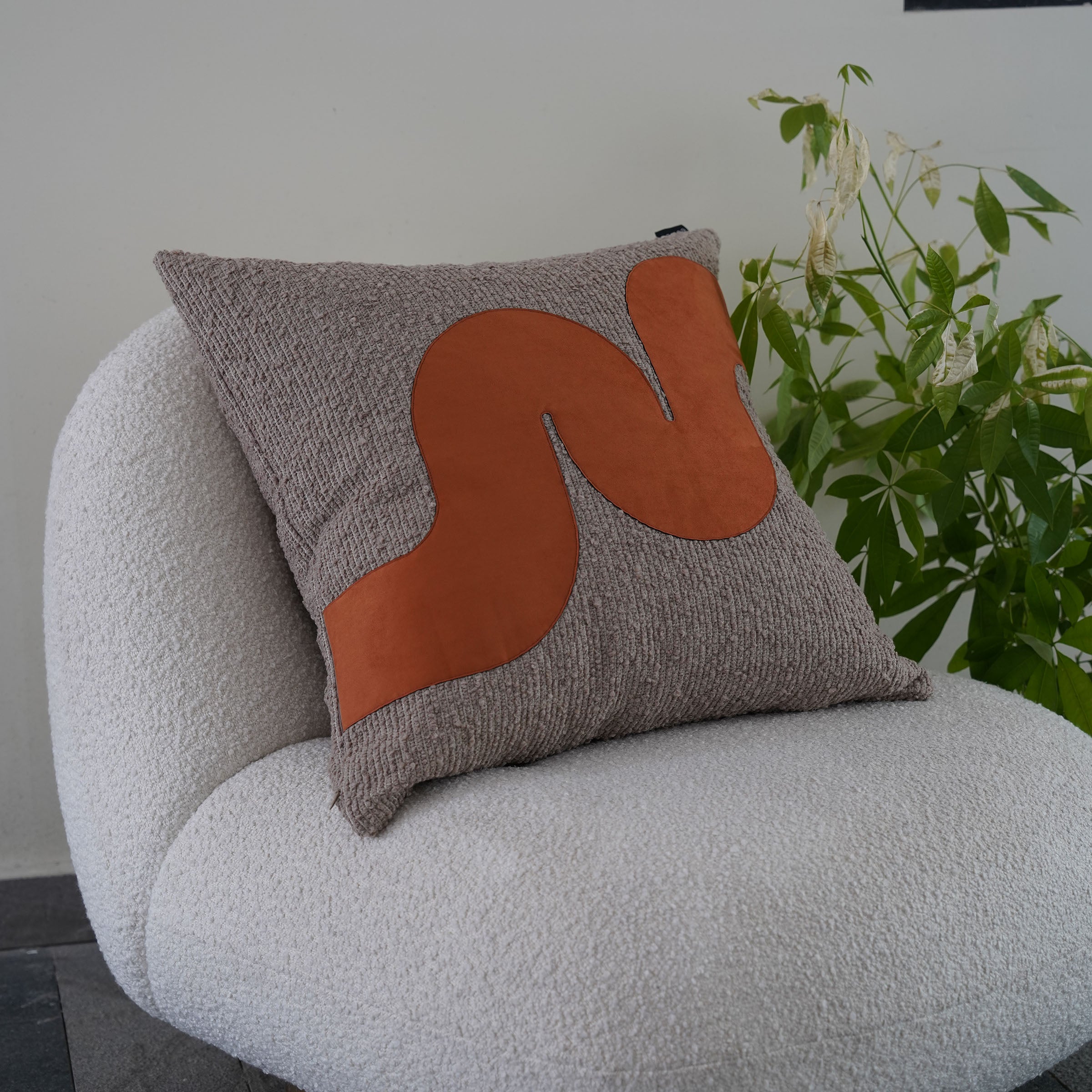 60x60Cm Ebarza Amman Patchwork Cushion ECC128 - Cushions - ebarza Furniture UAE | Shop Modern Furniture in Abu Dhabi & Dubai - مفروشات ايبازرا في الامارات | تسوق اثاث عصري وديكورات مميزة في دبي وابوظبي