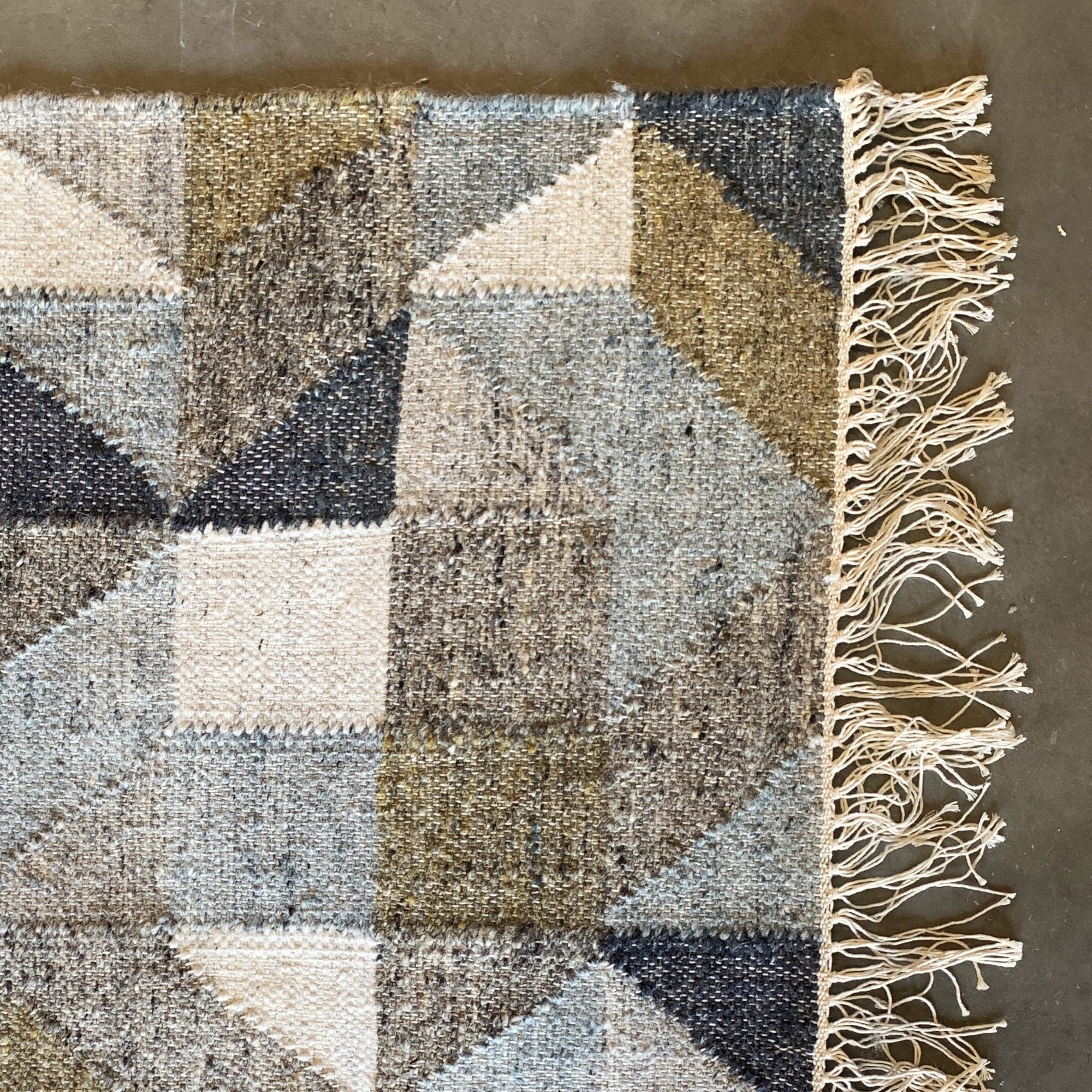 90X130 Cm Bolton Handmade Wool Rug Bolton Blt-83-S - Rugs - ebarza Furniture UAE | Shop Modern Furniture in Abu Dhabi & Dubai - مفروشات ايبازرا في الامارات | تسوق اثاث عصري وديكورات مميزة في دبي وابوظبي