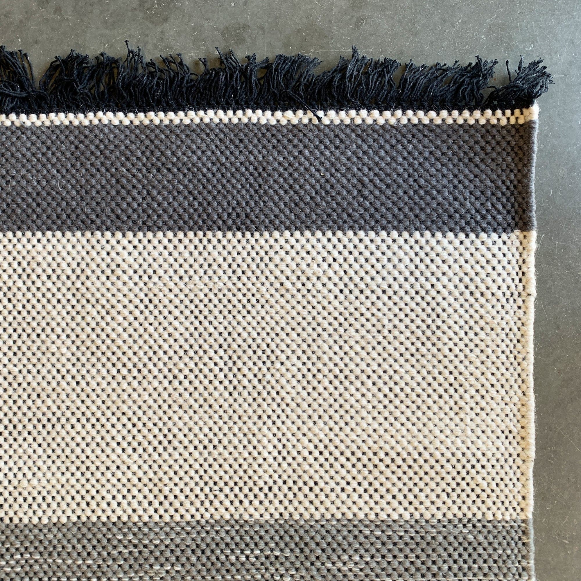 90X130 Cm Filford Handmade Wool Rug Filford Ffd-01-S - Rugs - ebarza Furniture UAE | Shop Modern Furniture in Abu Dhabi & Dubai - مفروشات ايبازرا في الامارات | تسوق اثاث عصري وديكورات مميزة في دبي وابوظبي