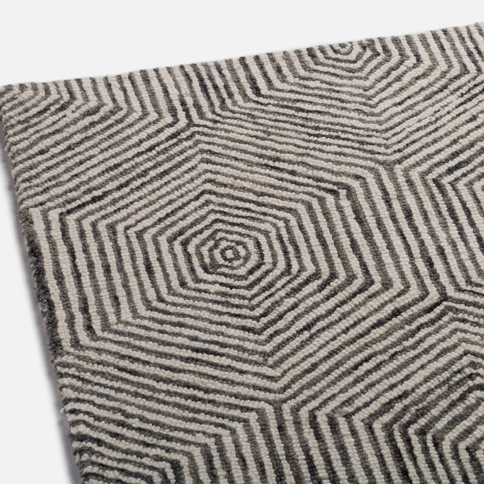 90X130 Cm Handmade Wool Rug Warta-Wt-05-White-S - Rugs - ebarza Furniture UAE | Shop Modern Furniture in Abu Dhabi & Dubai - مفروشات ايبازرا في الامارات | تسوق اثاث عصري وديكورات مميزة في دبي وابوظبي