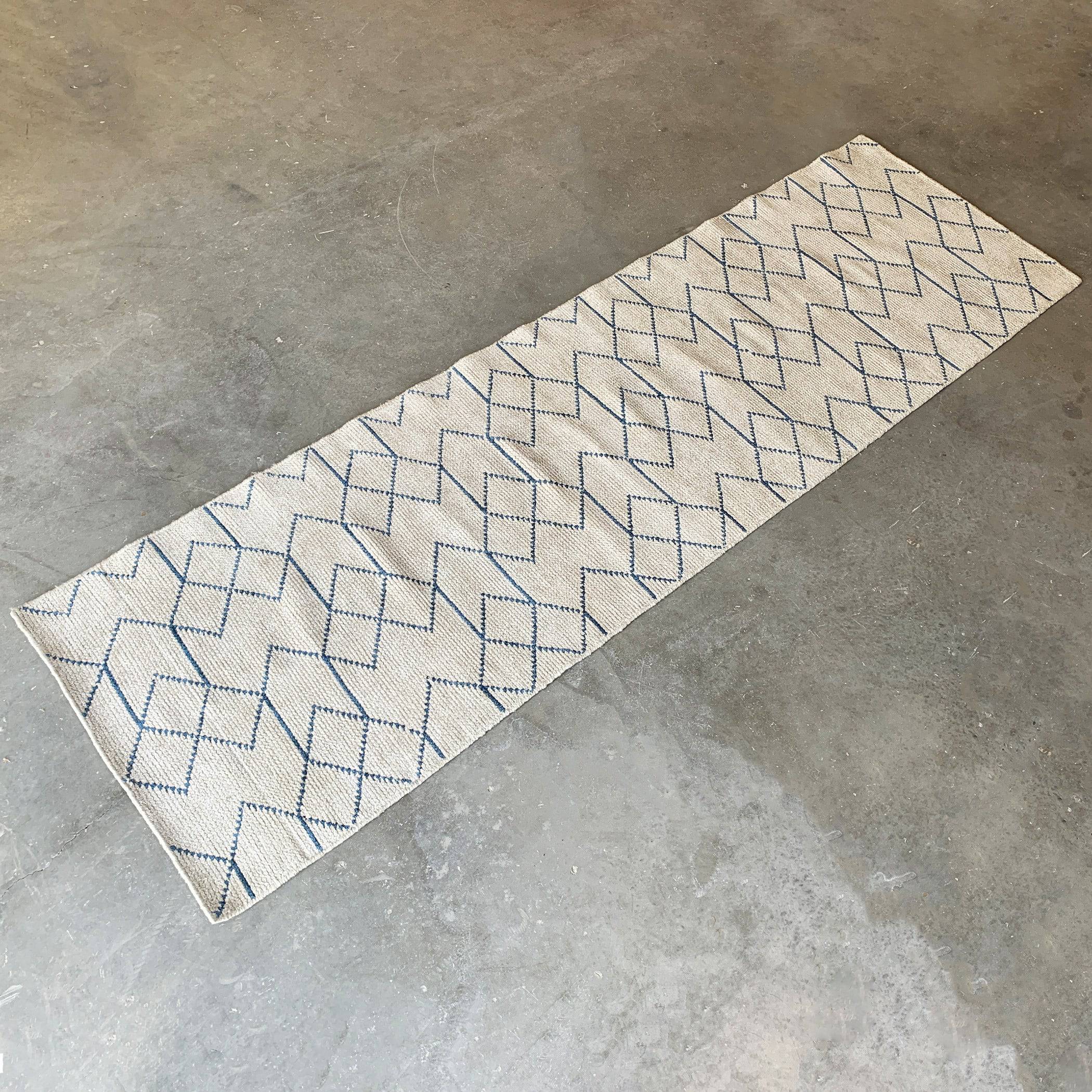 90X300 Cm Handmade Silk Rug Hovenia-Hn-11-Long - Rugs - ebarza Furniture UAE | Shop Modern Furniture in Abu Dhabi & Dubai - مفروشات ايبازرا في الامارات | تسوق اثاث عصري وديكورات مميزة في دبي وابوظبي