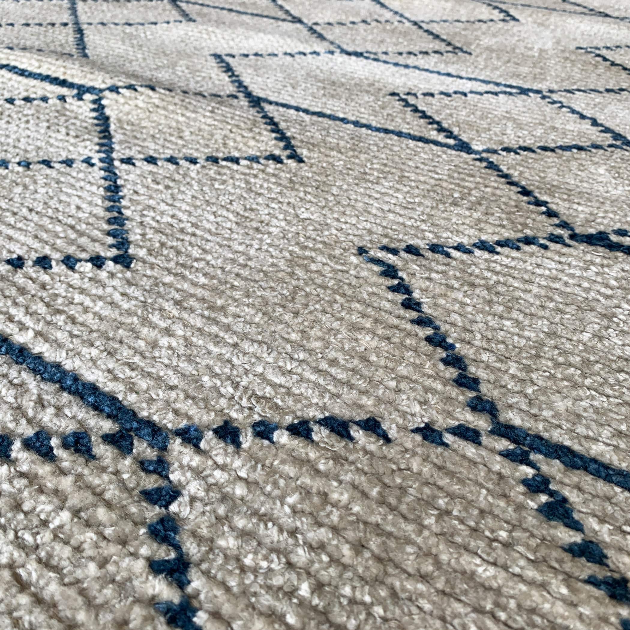 90X300 Cm Handmade Silk Rug Hovenia-Hn-11-Long - Rugs - ebarza Furniture UAE | Shop Modern Furniture in Abu Dhabi & Dubai - مفروشات ايبازرا في الامارات | تسوق اثاث عصري وديكورات مميزة في دبي وابوظبي