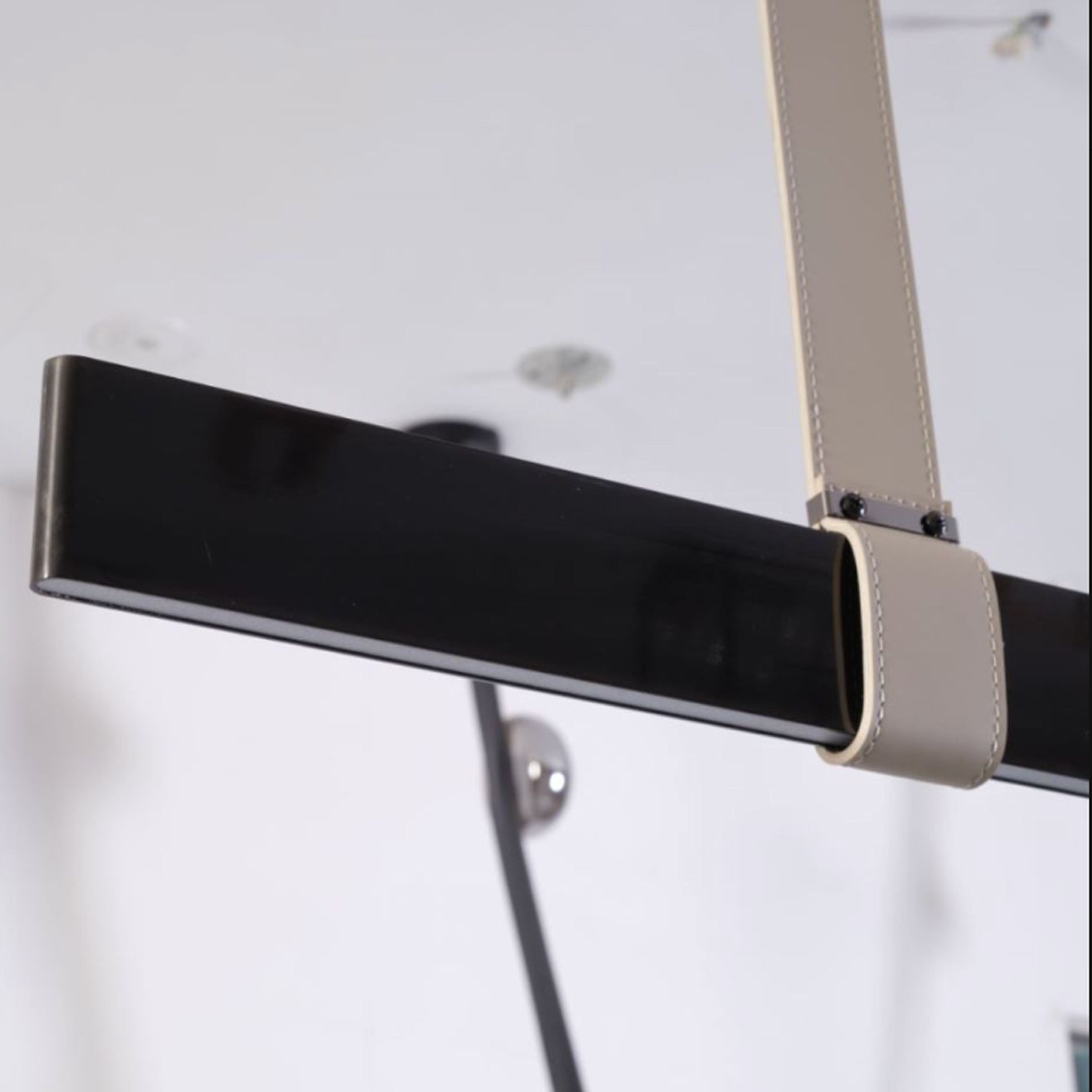 Comet Tail Leather Black Pendant Lamp 1.5m CY-DD-1053-B - Pendant Lamps - ebarza Furniture UAE | Shop Modern Furniture in Abu Dhabi & Dubai - مفروشات ايبازرا في الامارات | تسوق اثاث عصري وديكورات مميزة في دبي وابوظبي