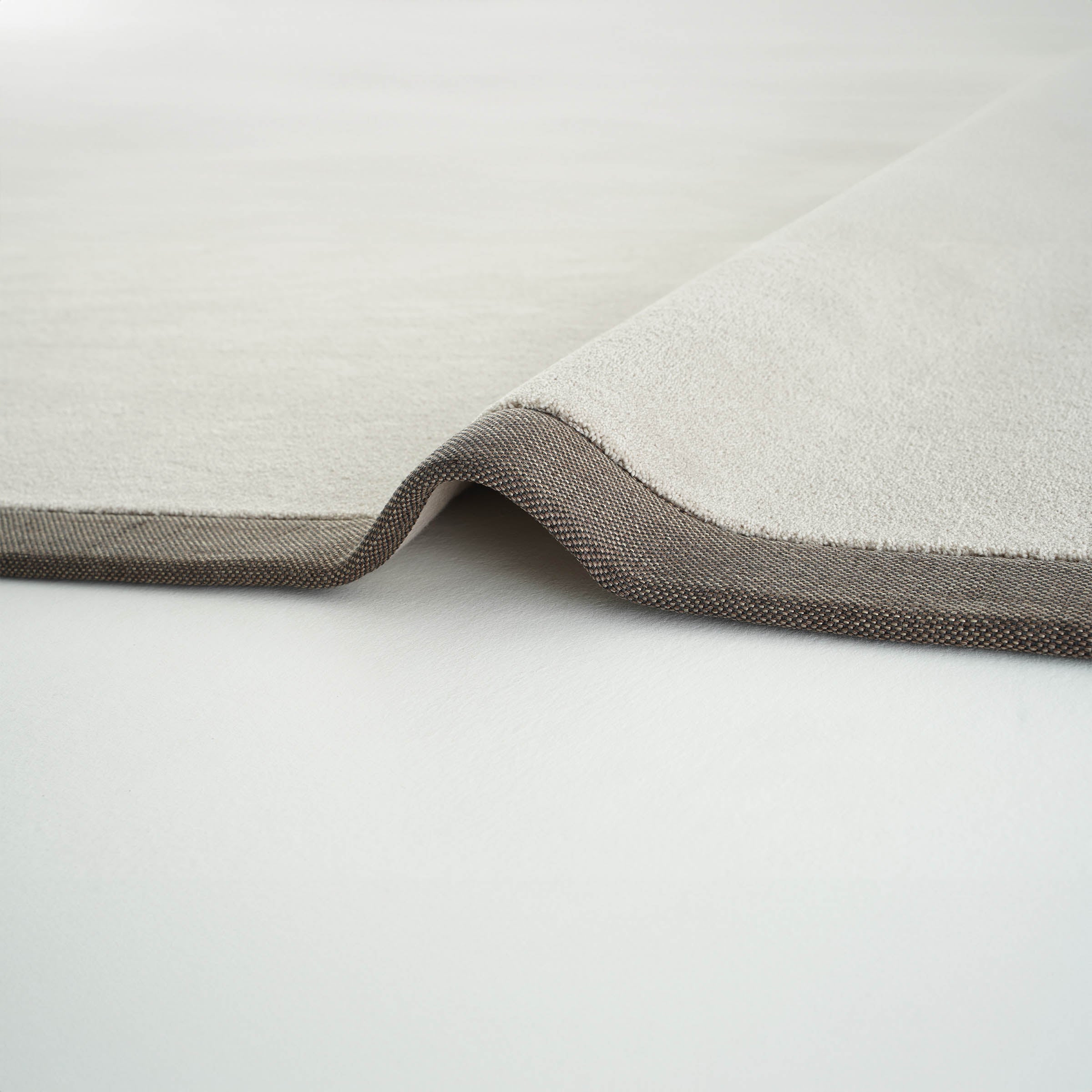 300X80 CM BOUNTY 74 MONTEREY Rug 80208 - Rugs - ebarza Furniture UAE | Shop Modern Furniture in Abu Dhabi & Dubai - مفروشات ايبازرا في الامارات | تسوق اثاث عصري وديكورات مميزة في دبي وابوظبي