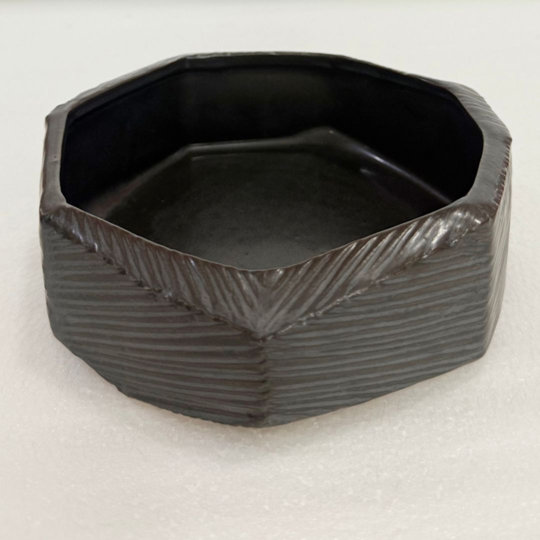 Pre-order 65 Days Delivery Black volcanic Small chizzled bowl CB4420-15-R633 - Bowls - ebarza Furniture UAE | Shop Modern Furniture in Abu Dhabi & Dubai - مفروشات ايبازرا في الامارات | تسوق اثاث عصري وديكورات مميزة في دبي وابوظبي