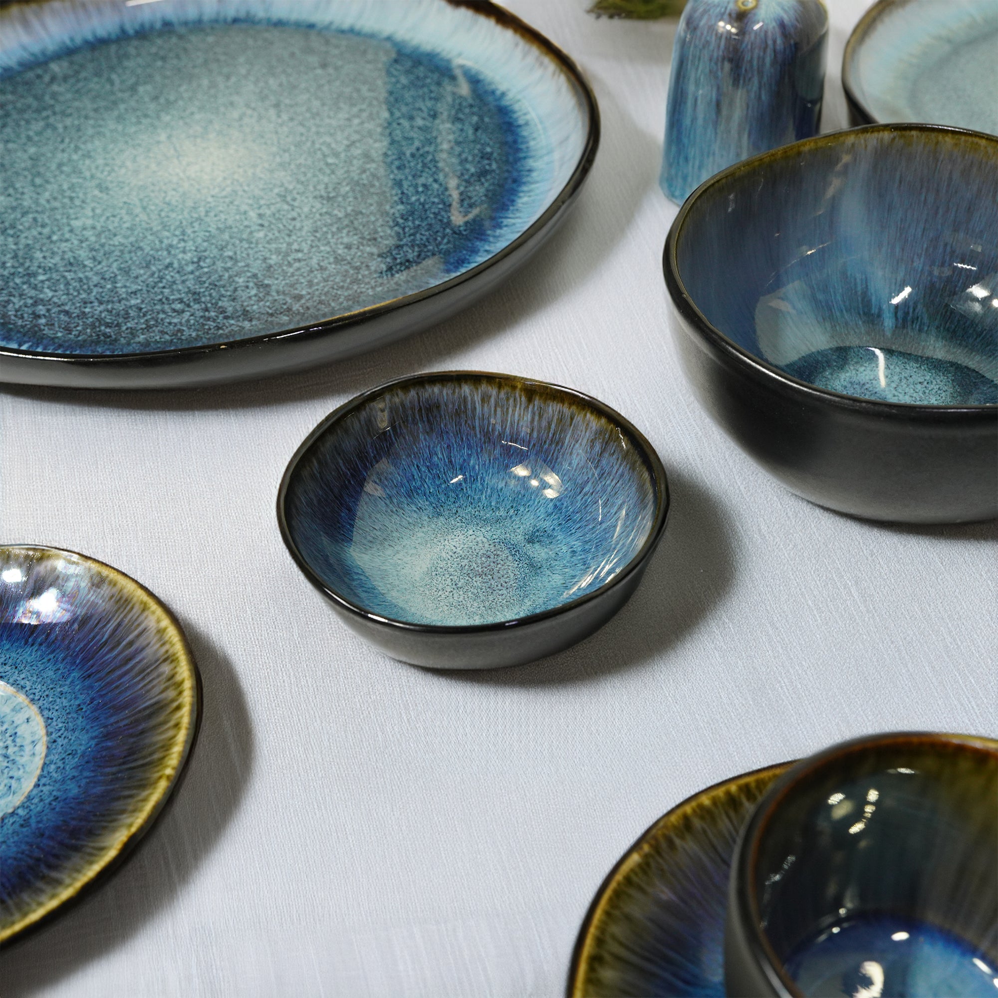 Blue wave Soil Black and Blue HZ3113 - Plates - ebarza Furniture UAE | Shop Modern Furniture in Abu Dhabi & Dubai - مفروشات ايبازرا في الامارات | تسوق اثاث عصري وديكورات مميزة في دبي وابوظبي