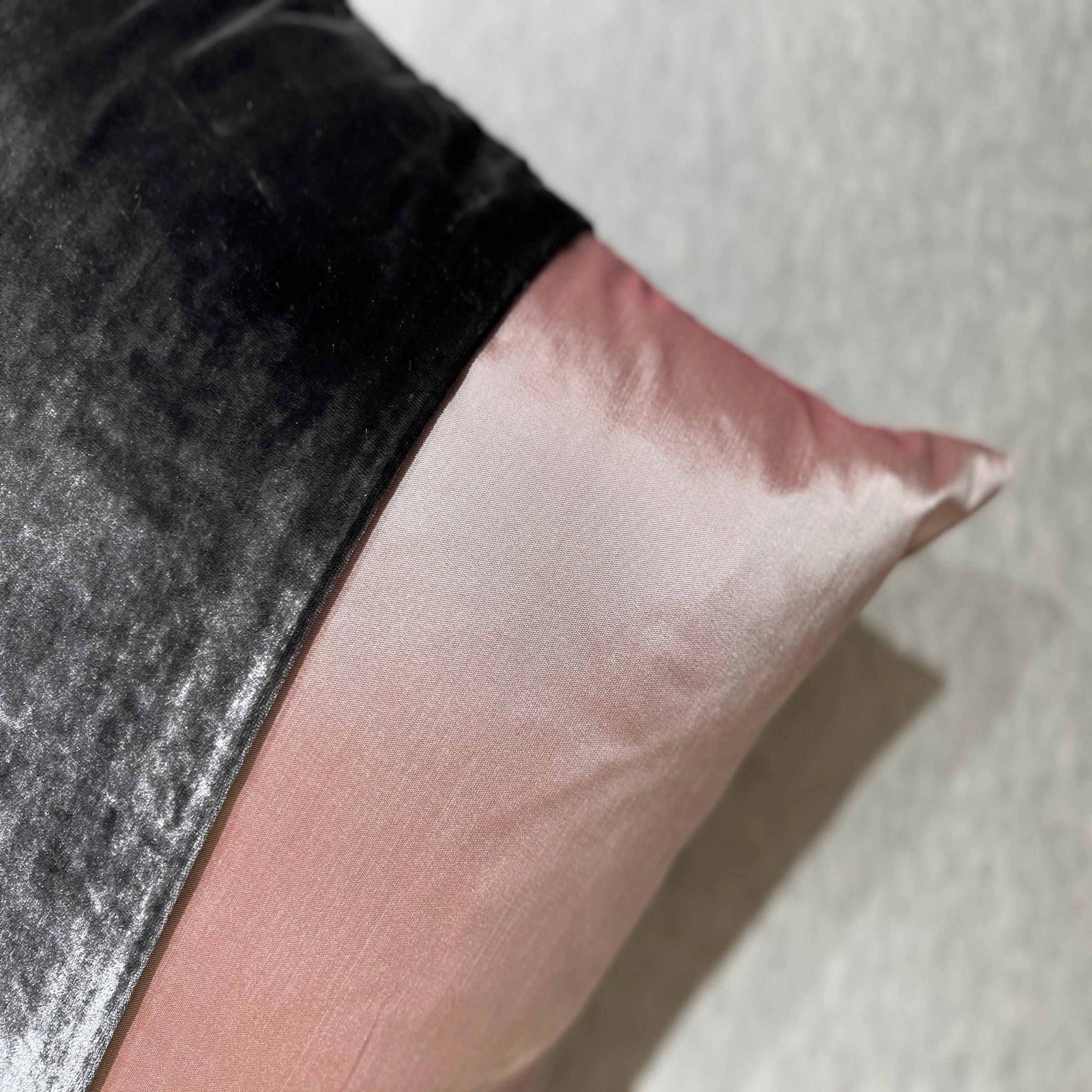 45*45 Fidel Silk Cushion - ECC107 - Cushions - ebarza Furniture UAE | Shop Modern Furniture in Abu Dhabi & Dubai - مفروشات ايبازرا في الامارات | تسوق اثاث عصري وديكورات مميزة في دبي وابوظبي