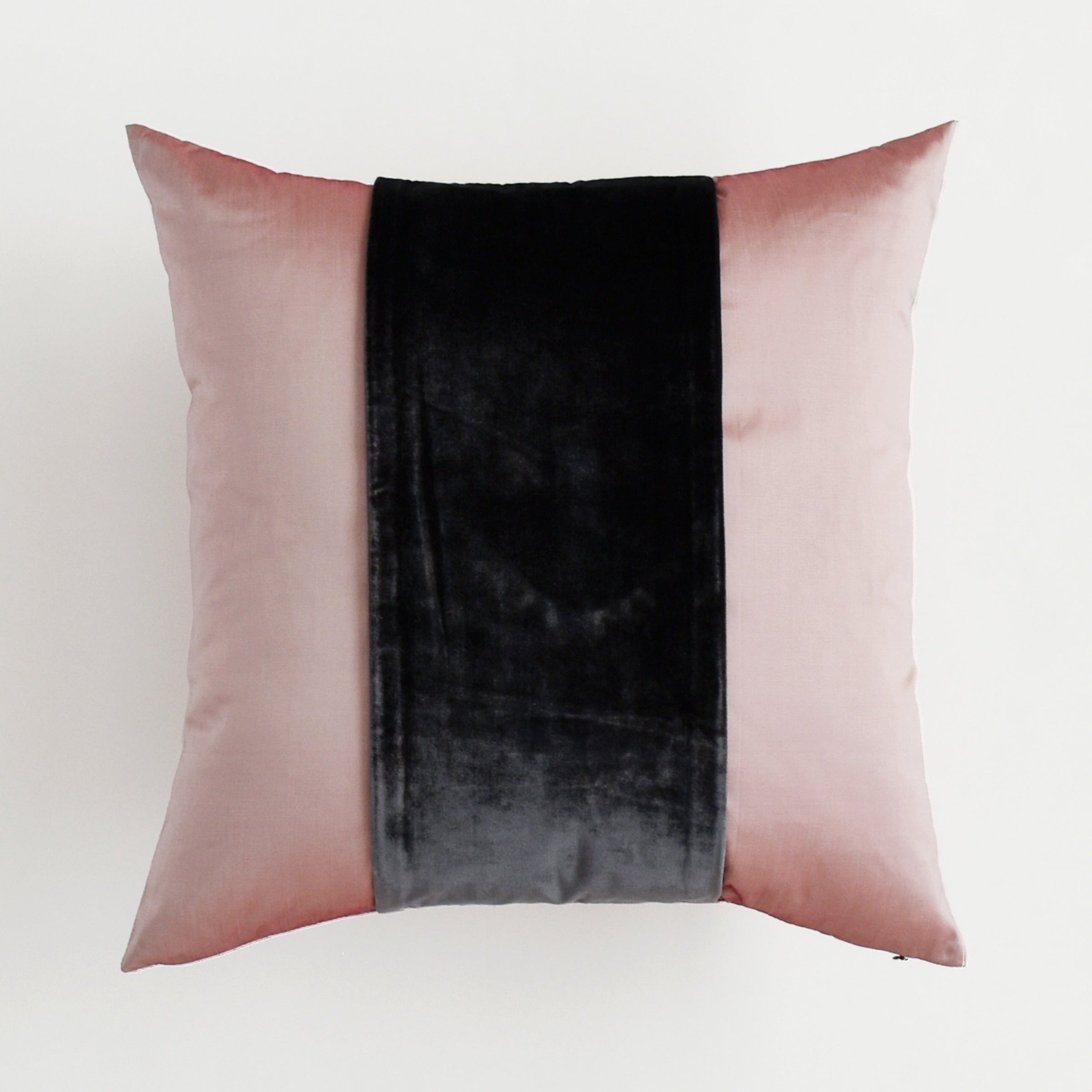 45*45 Fidel Silk Cushion - ECC107 - Cushions - ebarza Furniture UAE | Shop Modern Furniture in Abu Dhabi & Dubai - مفروشات ايبازرا في الامارات | تسوق اثاث عصري وديكورات مميزة في دبي وابوظبي