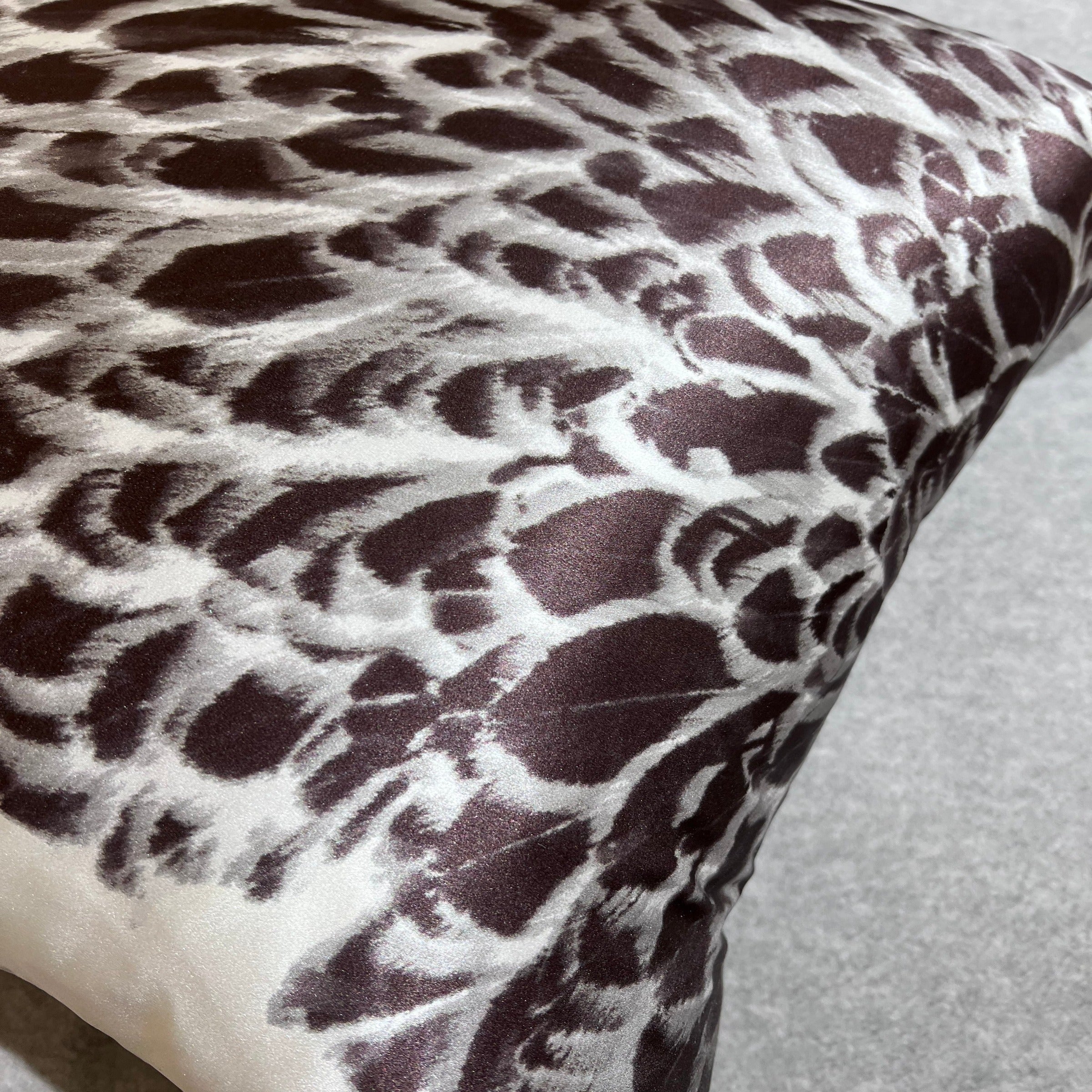 45*45 Fidel printing cushion - ECC120 - Cushions - ebarza Furniture UAE | Shop Modern Furniture in Abu Dhabi & Dubai - مفروشات ايبازرا في الامارات | تسوق اثاث عصري وديكورات مميزة في دبي وابوظبي