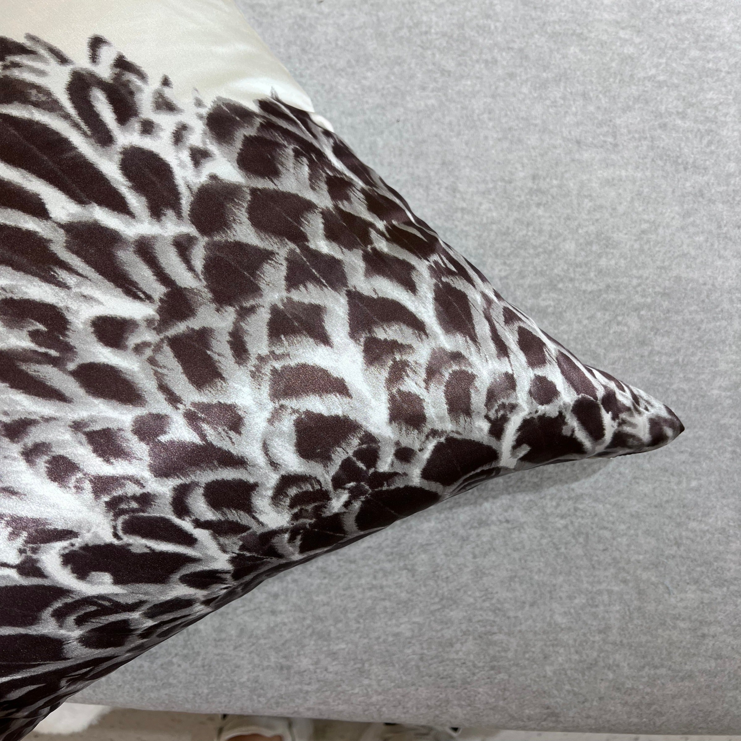 45*45 Fidel printing cushion - ECC120 - Cushions - ebarza Furniture UAE | Shop Modern Furniture in Abu Dhabi & Dubai - مفروشات ايبازرا في الامارات | تسوق اثاث عصري وديكورات مميزة في دبي وابوظبي