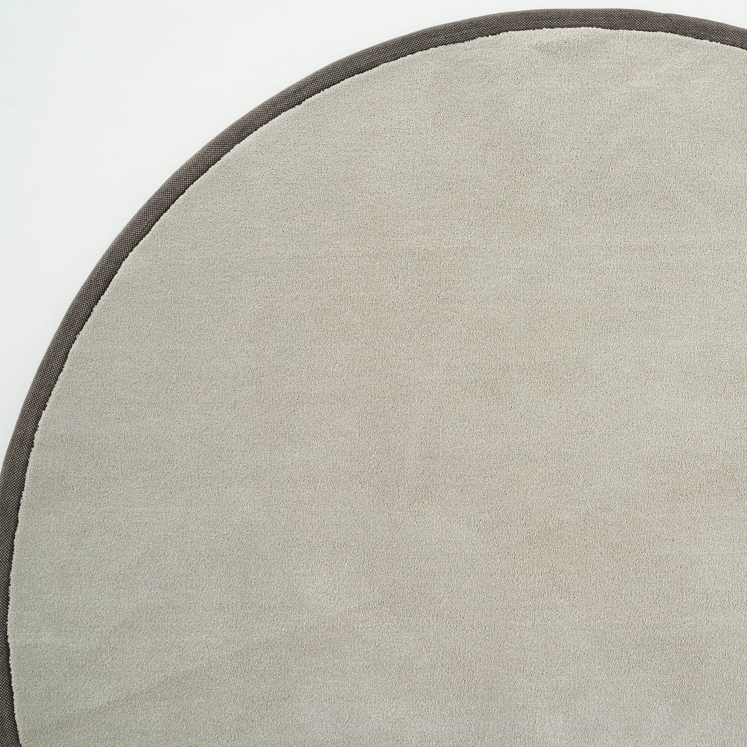 D150 CM BOUNTY 74 MONTEREY Rug 80208 - Rugs - ebarza Furniture UAE | Shop Modern Furniture in Abu Dhabi & Dubai - مفروشات ايبازرا في الامارات | تسوق اثاث عصري وديكورات مميزة في دبي وابوظبي