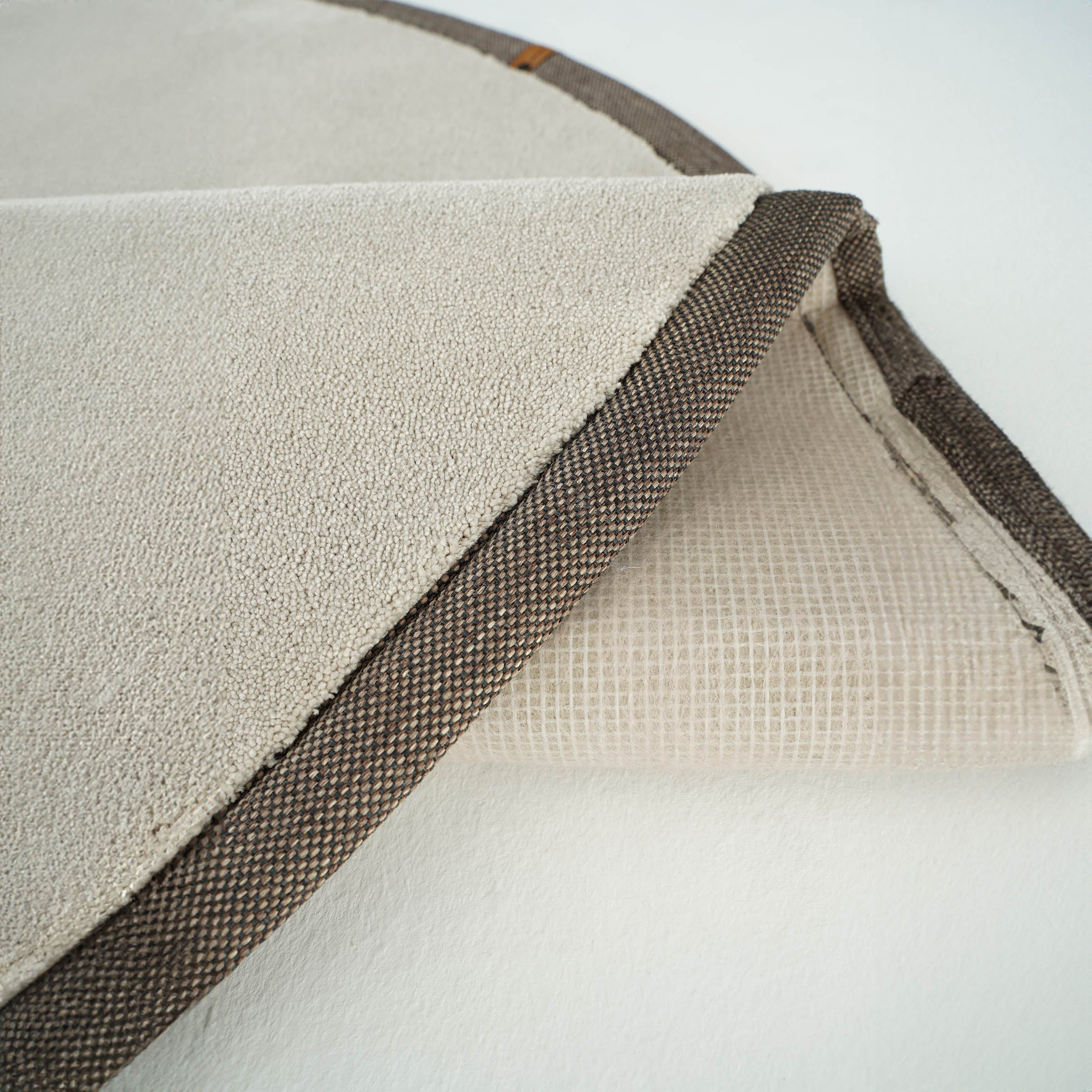 D150 CM BOUNTY 74 MONTEREY Rug 80208 - Rugs - ebarza Furniture UAE | Shop Modern Furniture in Abu Dhabi & Dubai - مفروشات ايبازرا في الامارات | تسوق اثاث عصري وديكورات مميزة في دبي وابوظبي