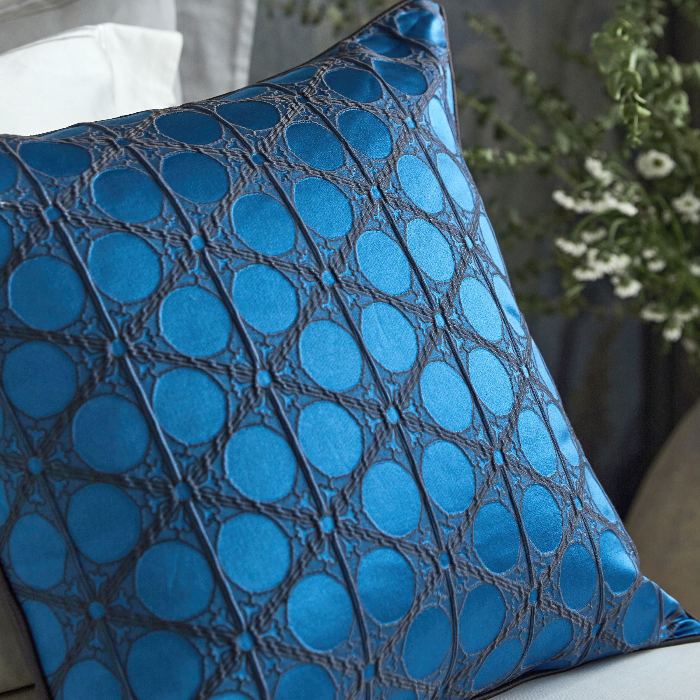 45*45 Zereda Jacquard Cushion - ECC101 - Cushions - ebarza Furniture UAE | Shop Modern Furniture in Abu Dhabi & Dubai - مفروشات ايبازرا في الامارات | تسوق اثاث عصري وديكورات مميزة في دبي وابوظبي