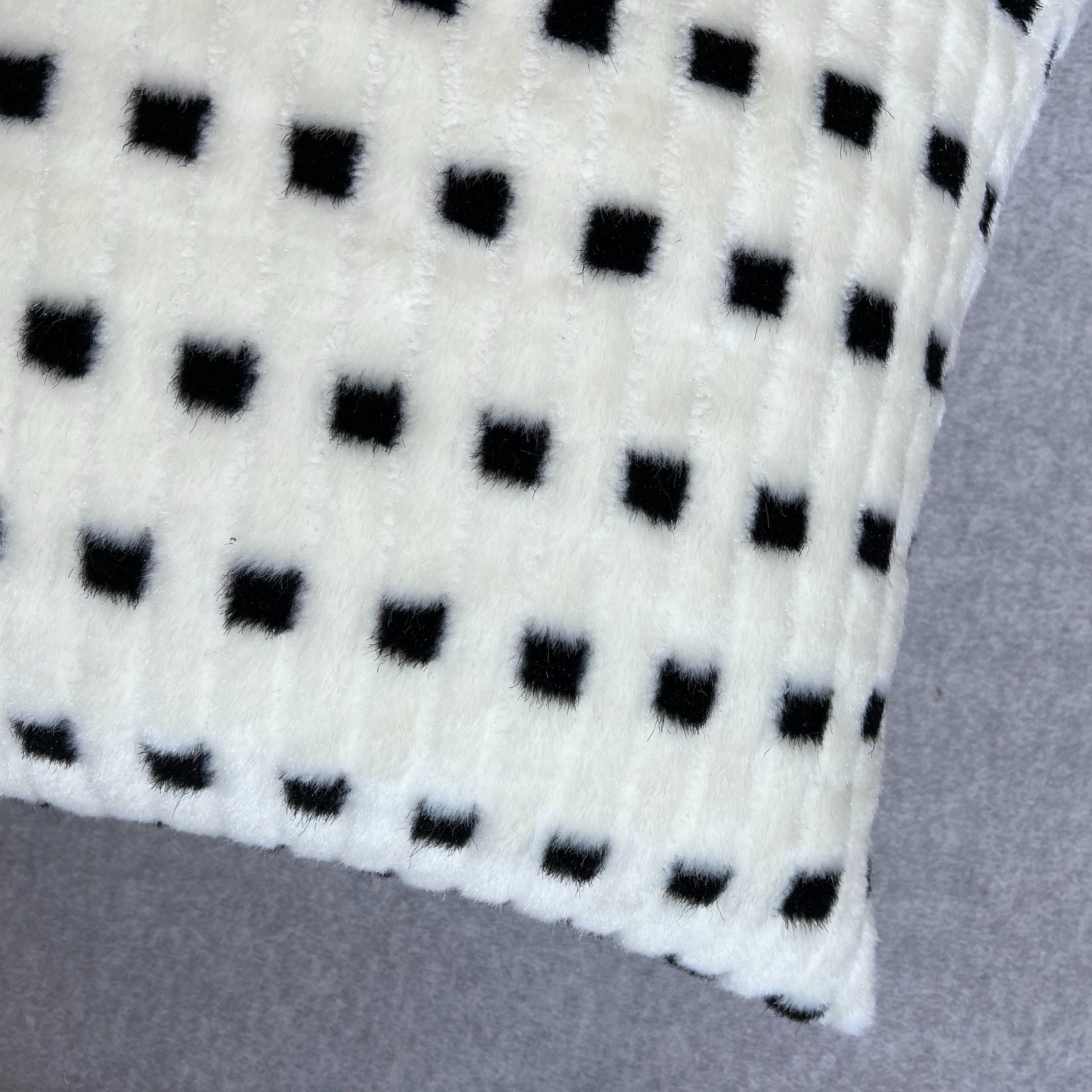 45*45 Jacklyn Plush Cushion - ECC100 - Cushions - ebarza Furniture UAE | Shop Modern Furniture in Abu Dhabi & Dubai - مفروشات ايبازرا في الامارات | تسوق اثاث عصري وديكورات مميزة في دبي وابوظبي