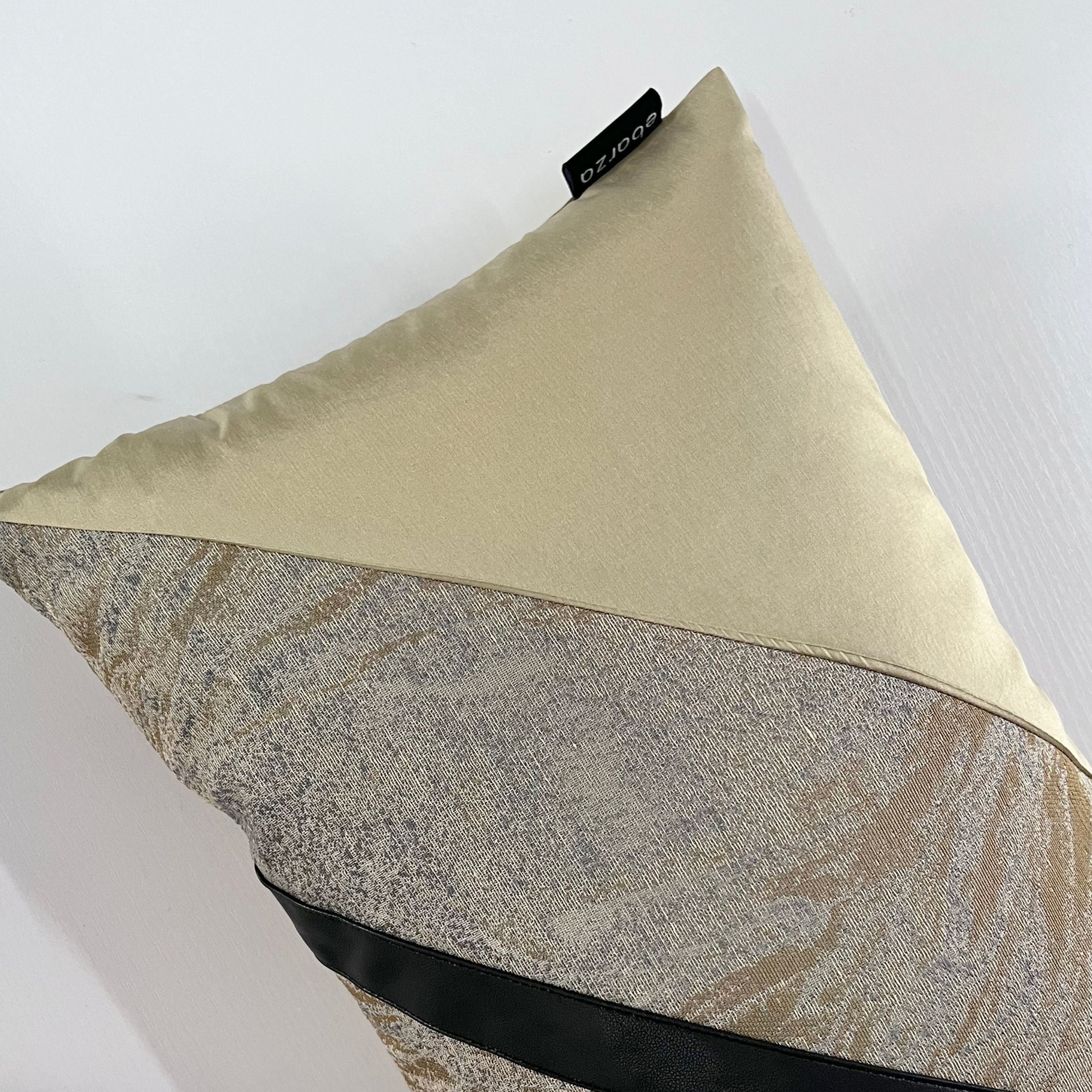 30*60 Quentina patchwork cushion - ECC098 - Cushions - ebarza Furniture UAE | Shop Modern Furniture in Abu Dhabi & Dubai - مفروشات ايبازرا في الامارات | تسوق اثاث عصري وديكورات مميزة في دبي وابوظبي