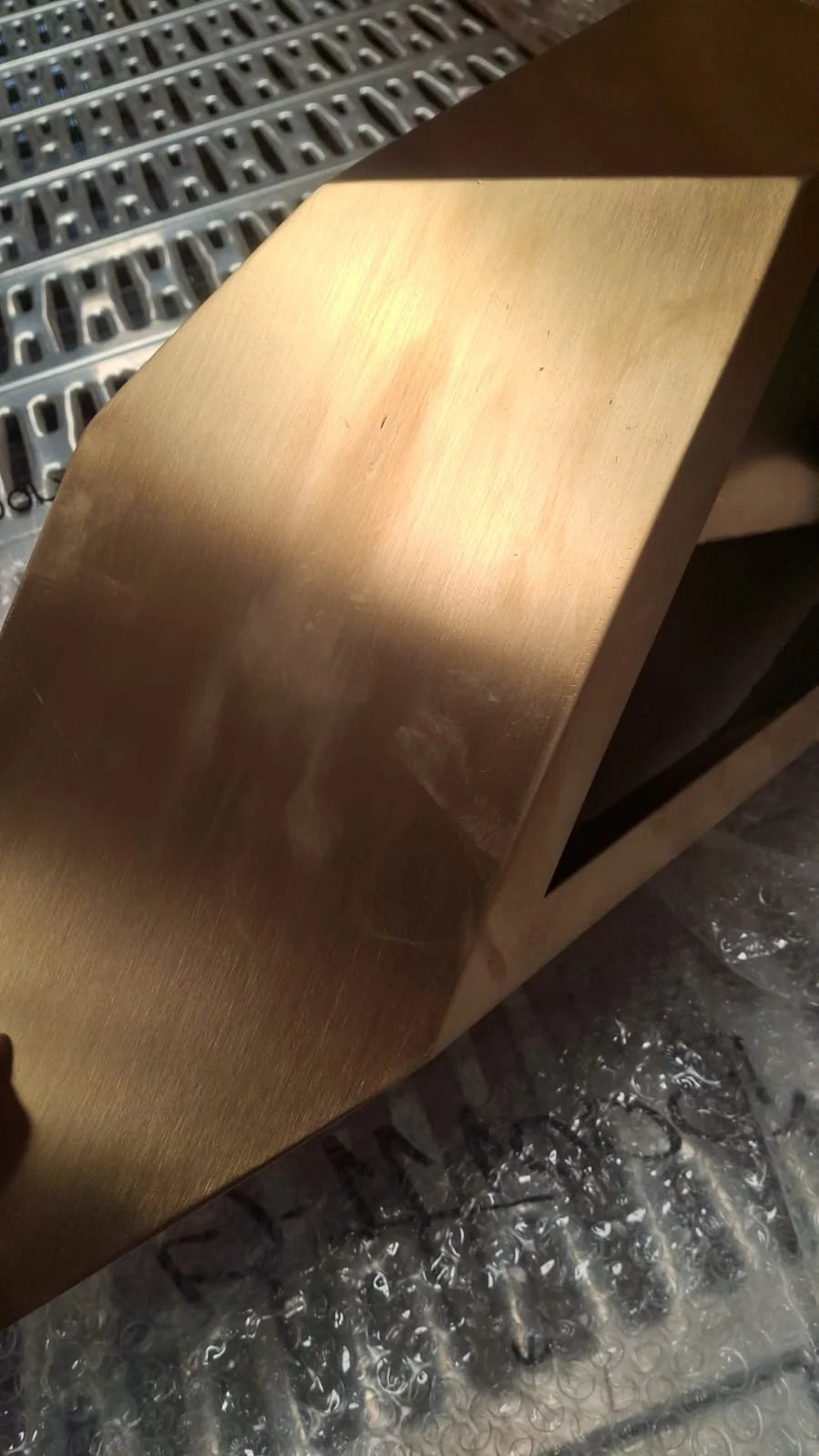 AS IS - Diamond Handcrafted Stainless Steel Table Artwork B00111-G - DISPLAY ITEM - ebarza Furniture UAE | Shop Modern Furniture in Abu Dhabi & Dubai - مفروشات ايبازرا في الامارات | تسوق اثاث عصري وديكورات مميزة في دبي وابوظبي