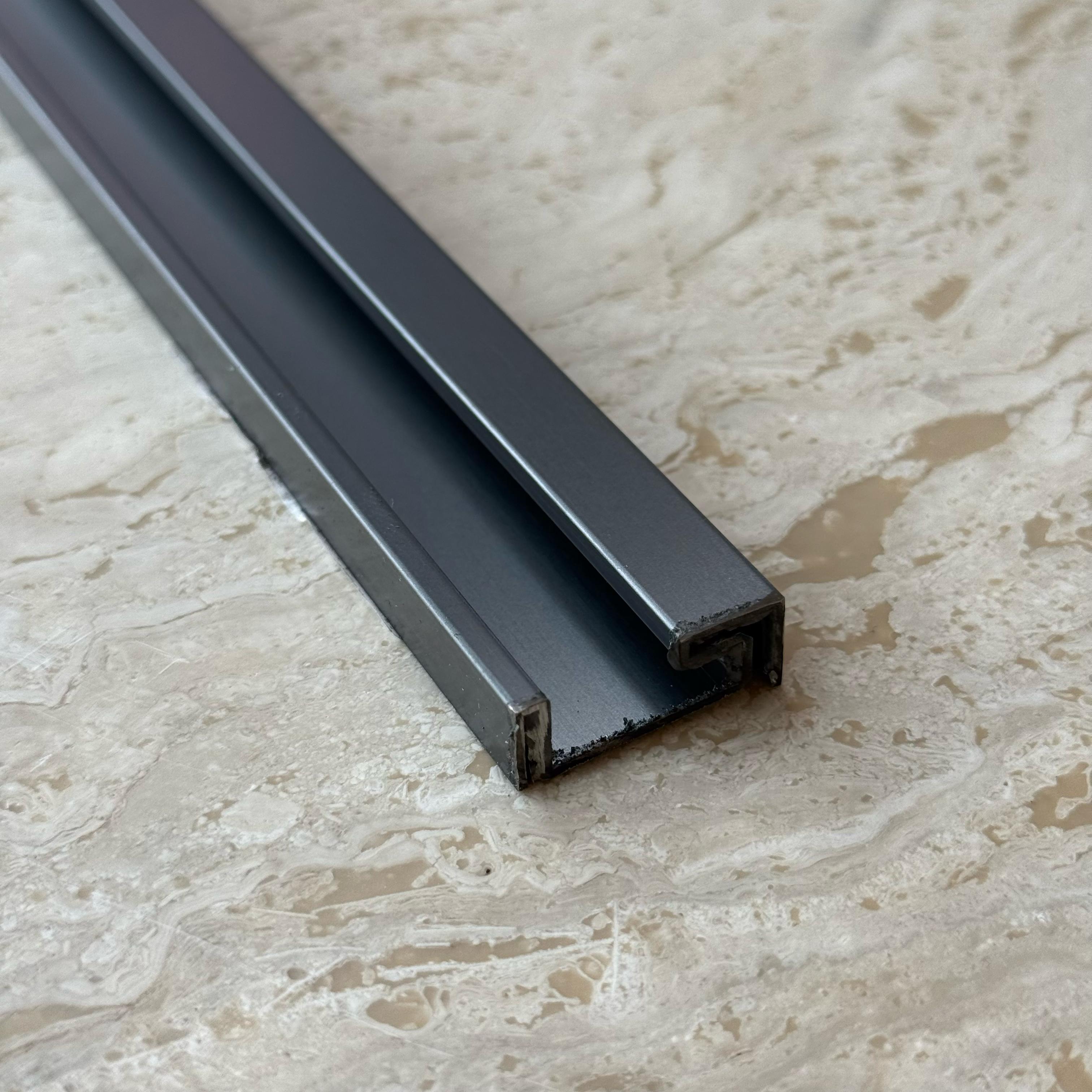 0.8mm Thickness (2.5cm) Stainless Steel Skirting Profile - Black - PR0008 - wall-panels-profiles - ebarza Furniture UAE | Shop Modern Furniture in Abu Dhabi & Dubai - مفروشات ايبازرا في الامارات | تسوق اثاث عصري وديكورات مميزة في دبي وابوظبي