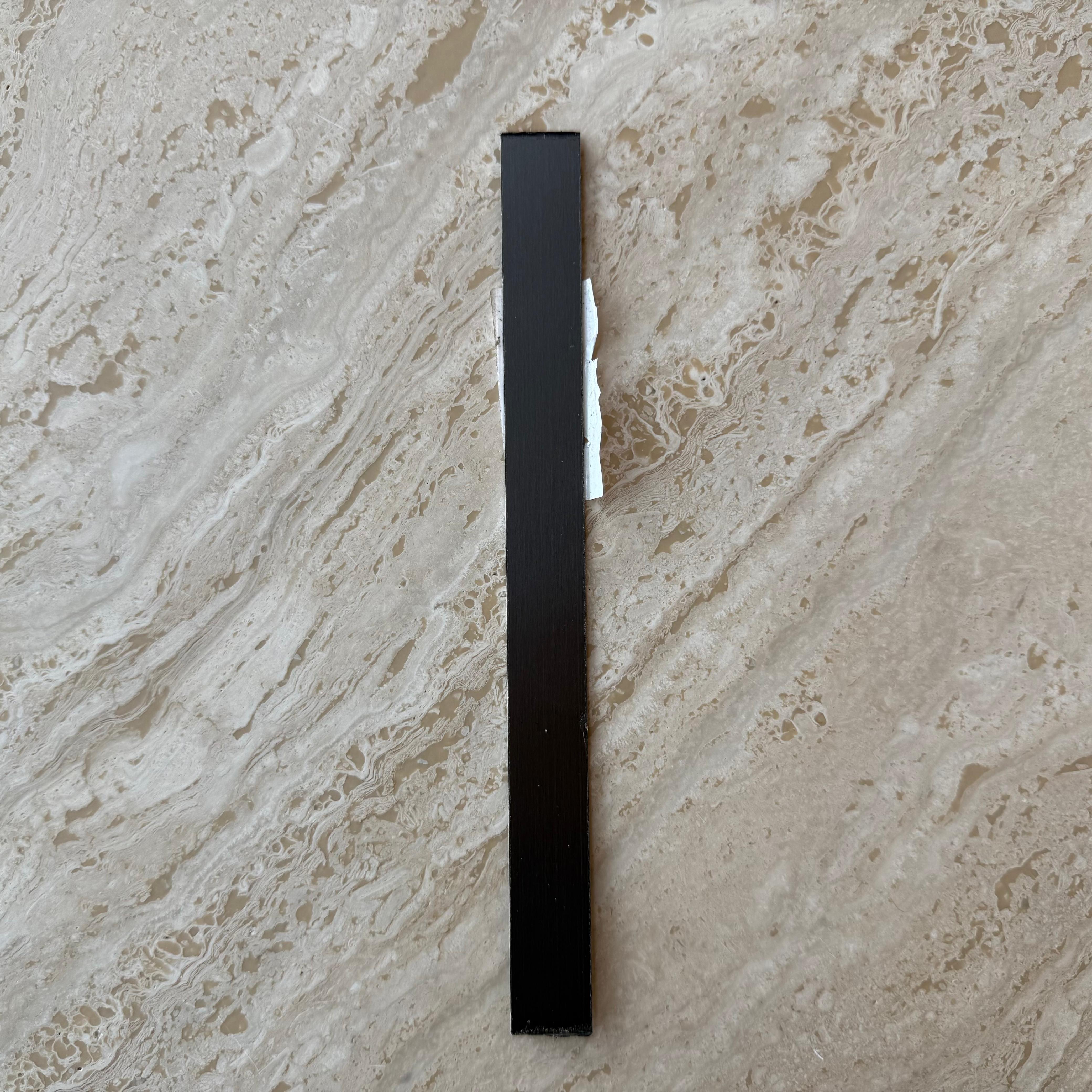 1mm Thickness (1.8cm) Stainless Steel Profile - Black - PR0032 - wall-panels-profiles - ebarza Furniture UAE | Shop Modern Furniture in Abu Dhabi & Dubai - مفروشات ايبازرا في الامارات | تسوق اثاث عصري وديكورات مميزة في دبي وابوظبي