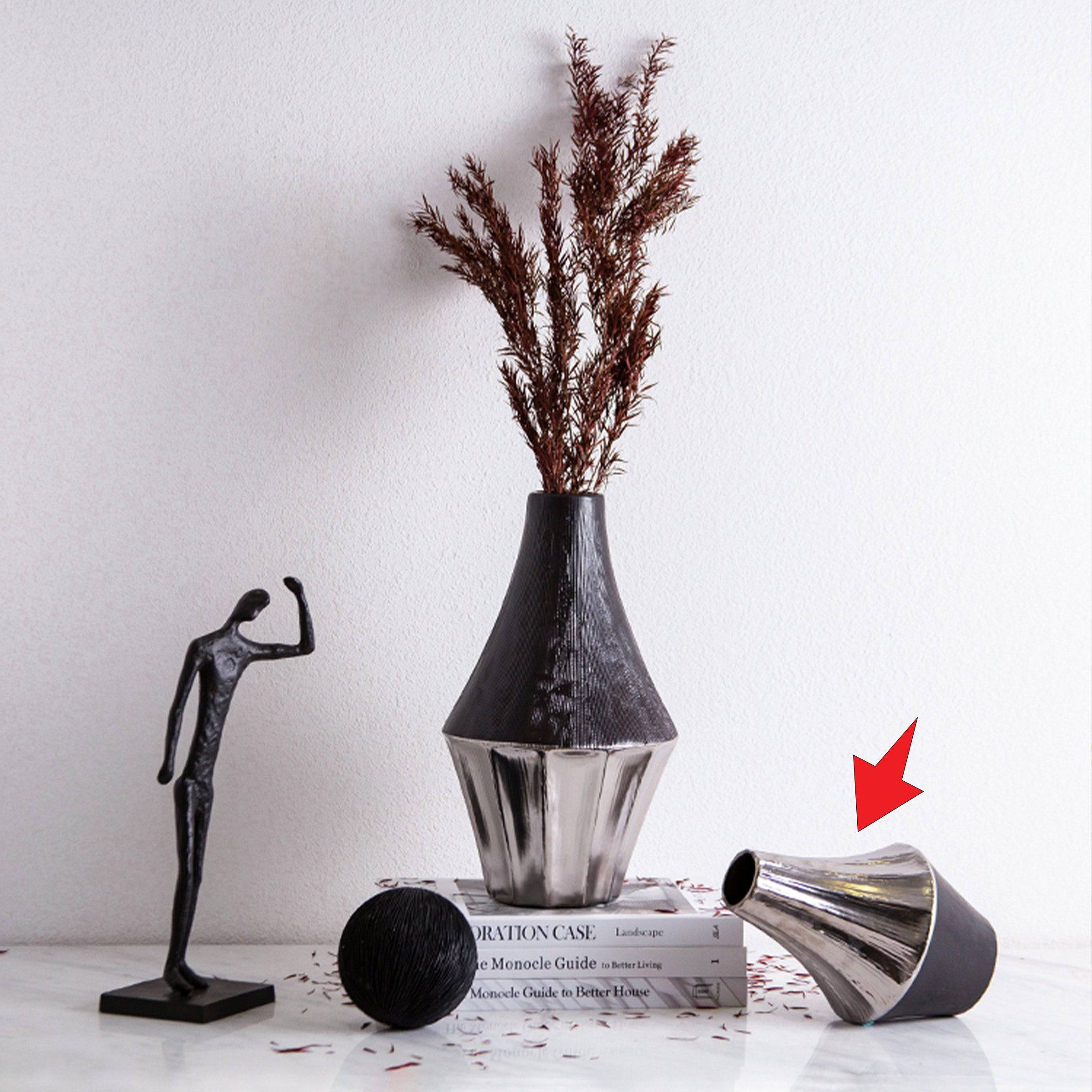 Black And Sliver Vase-B Fa-D2079B - Vases - ebarza Furniture UAE | Shop Modern Furniture in Abu Dhabi & Dubai - مفروشات ايبازرا في الامارات | تسوق اثاث عصري وديكورات مميزة في دبي وابوظبي