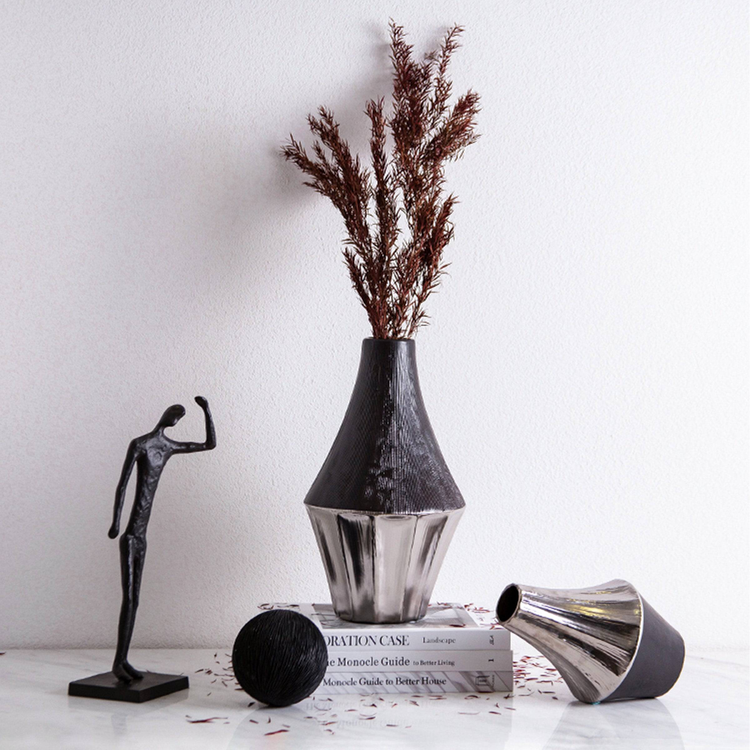 Black And Sliver Vase-B Fa-D2079B - Vases - ebarza Furniture UAE | Shop Modern Furniture in Abu Dhabi & Dubai - مفروشات ايبازرا في الامارات | تسوق اثاث عصري وديكورات مميزة في دبي وابوظبي