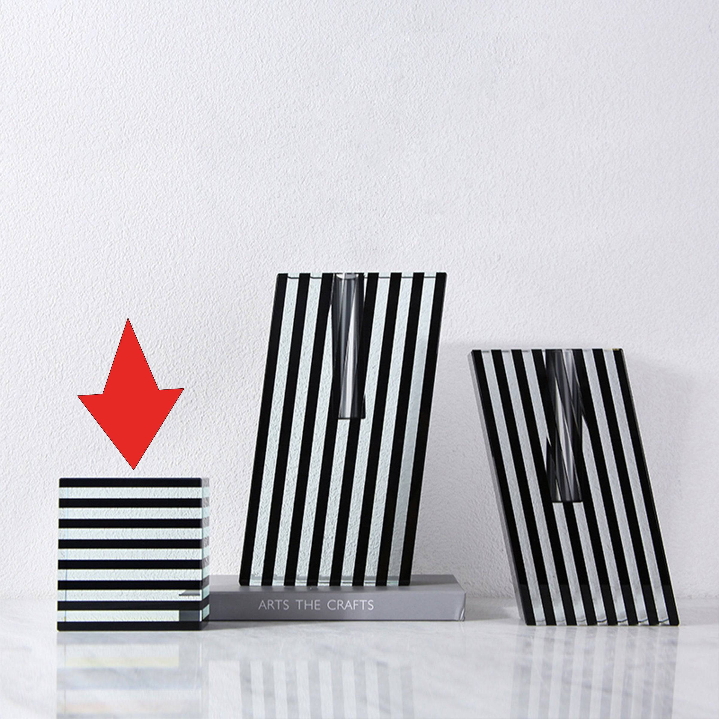 Black & Clear Striped Crystal Decor Fb-Sj2105 - Home Decor Figurines - ebarza Furniture UAE | Shop Modern Furniture in Abu Dhabi & Dubai - مفروشات ايبازرا في الامارات | تسوق اثاث عصري وديكورات مميزة في دبي وابوظبي