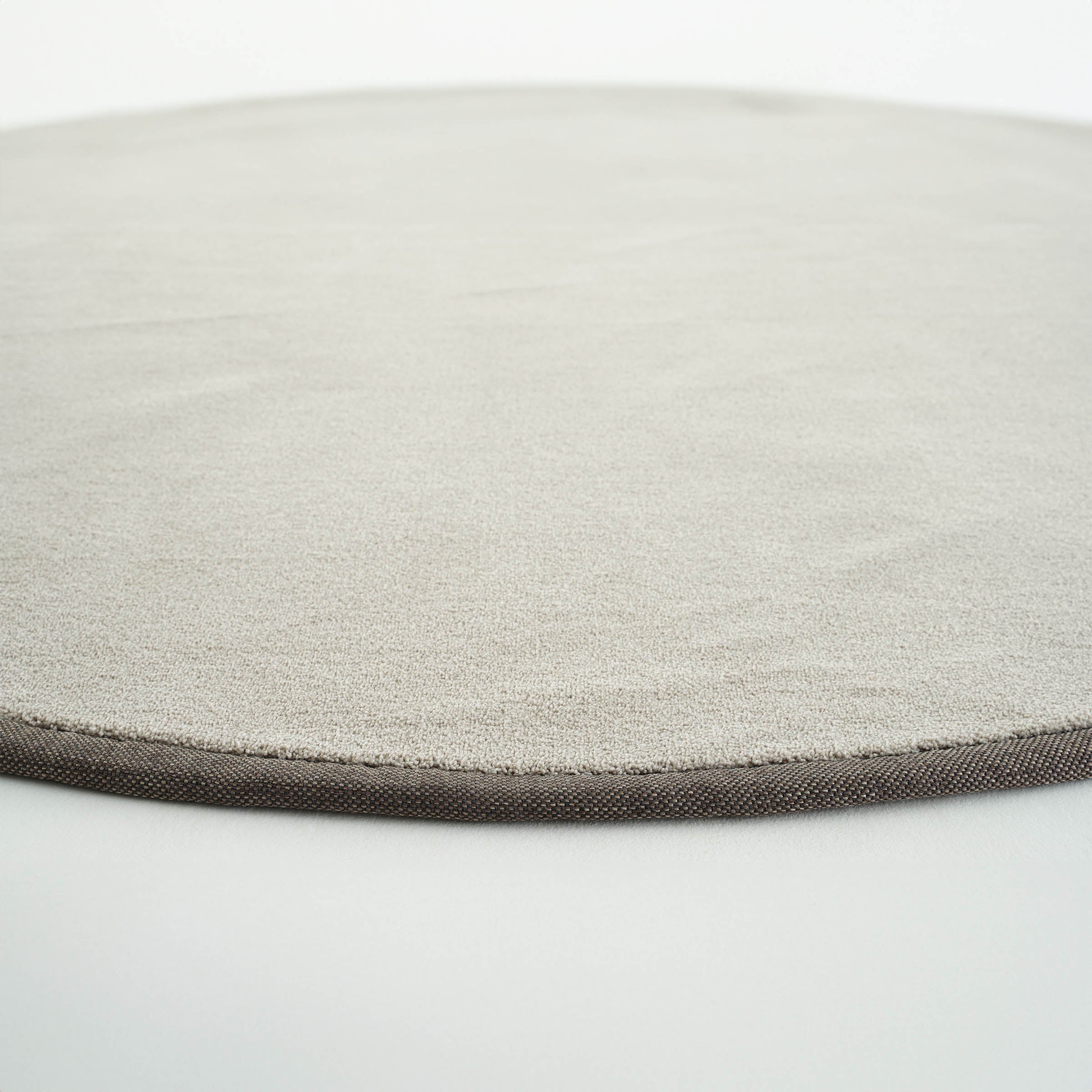 D300 CM BOUNTY 74 MONTEREY Rug 80208 - Rugs - ebarza Furniture UAE | Shop Modern Furniture in Abu Dhabi & Dubai - مفروشات ايبازرا في الامارات | تسوق اثاث عصري وديكورات مميزة في دبي وابوظبي