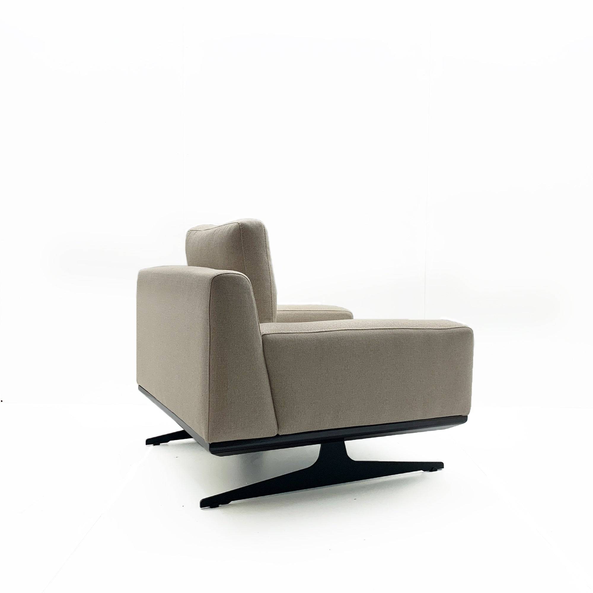 Elegant Armchair Elegant001-Beige - Armchairs - ebarza Furniture UAE | Shop Modern Furniture in Abu Dhabi & Dubai - مفروشات ايبازرا في الامارات | تسوق اثاث عصري وديكورات مميزة في دبي وابوظبي
